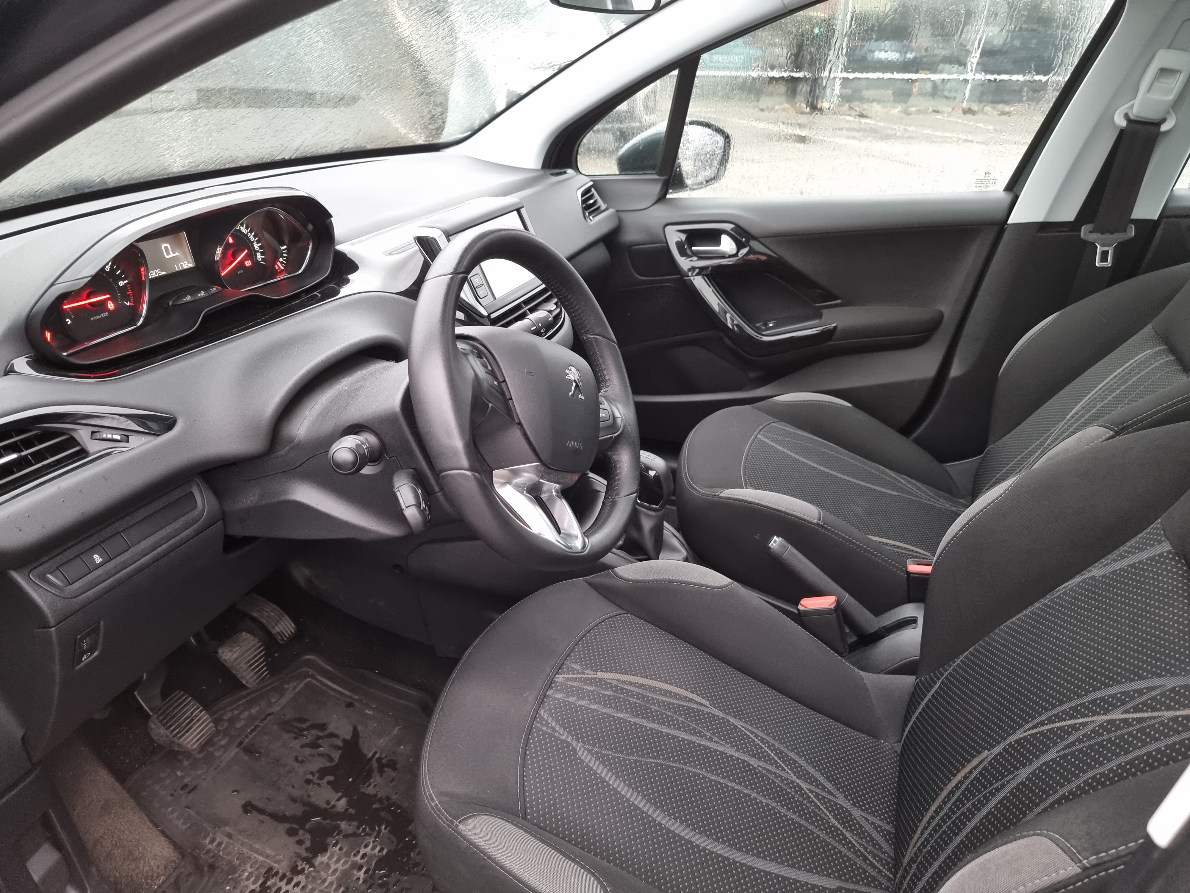 Peugeot 208 1.2 Active (Bensin, Manual) med Vinterdekk