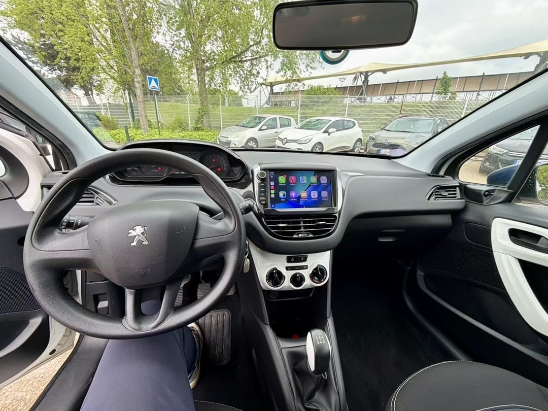 Peugeot 208 avec GPS