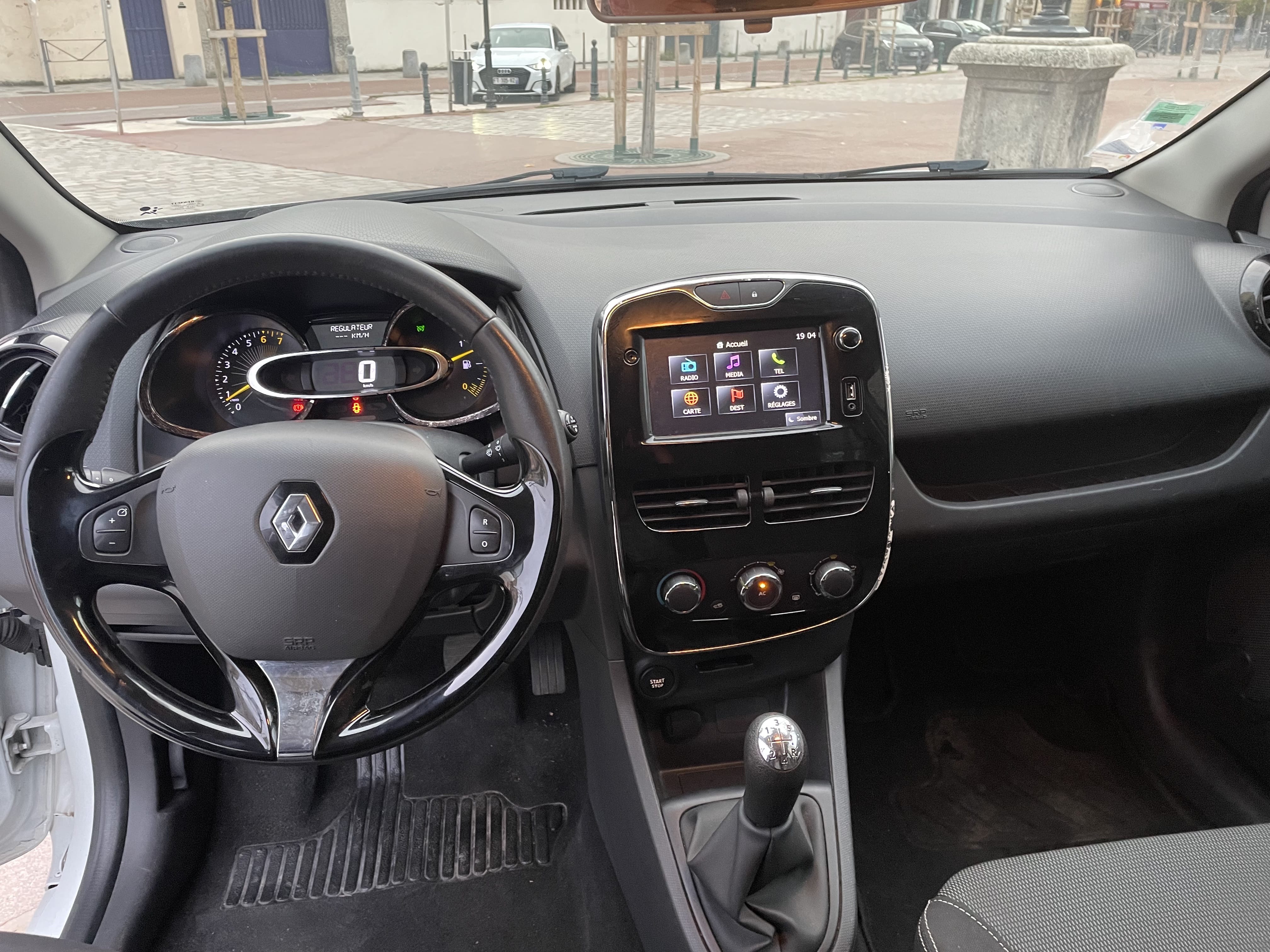 Renault Clio avec Siège bébé