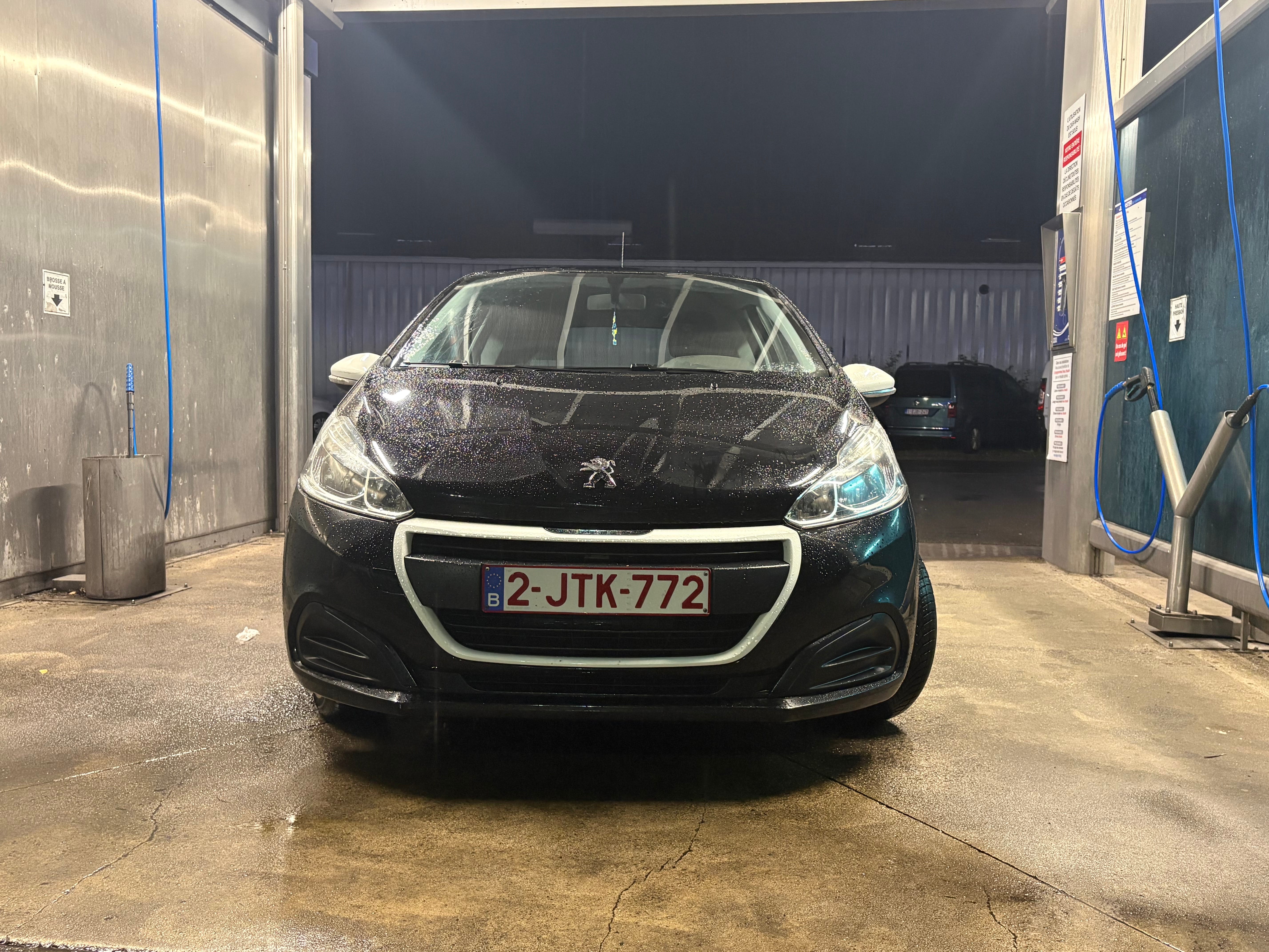 Peugeot 208 Like with Snow tires