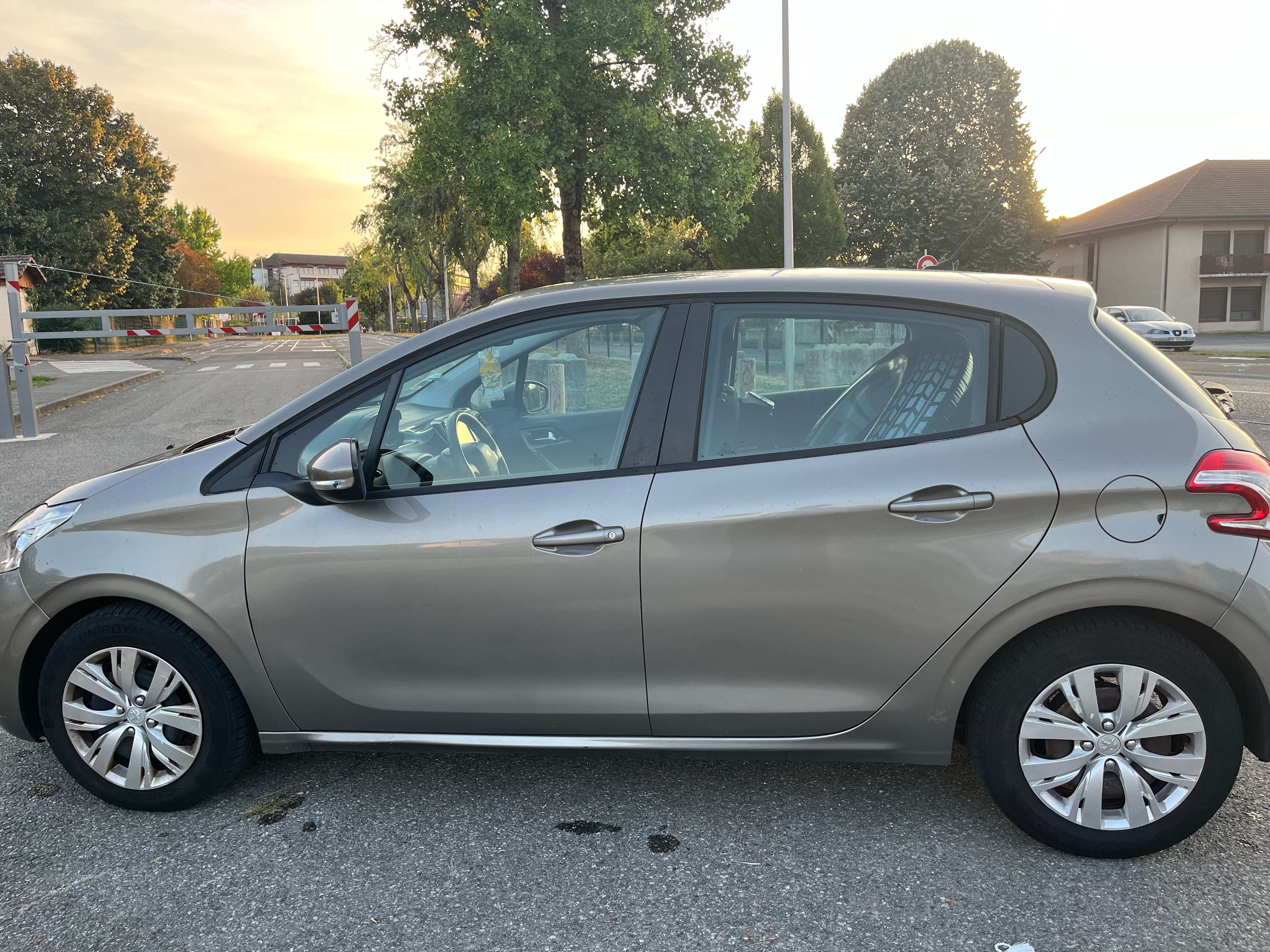 Peugeot 208 avec Climatisation