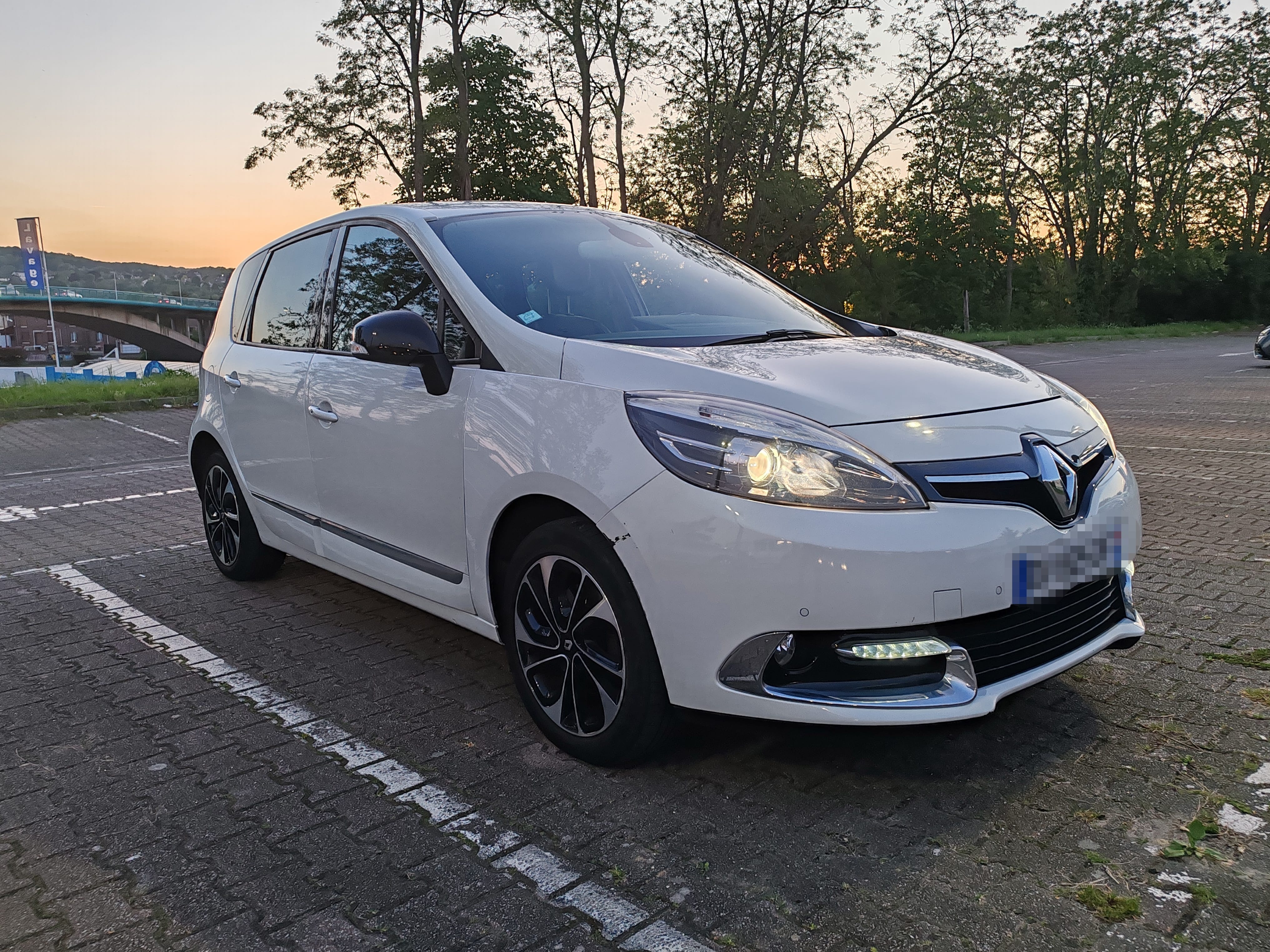 Renault Scenic 1.5 DCI avec Entrée audio / iPod