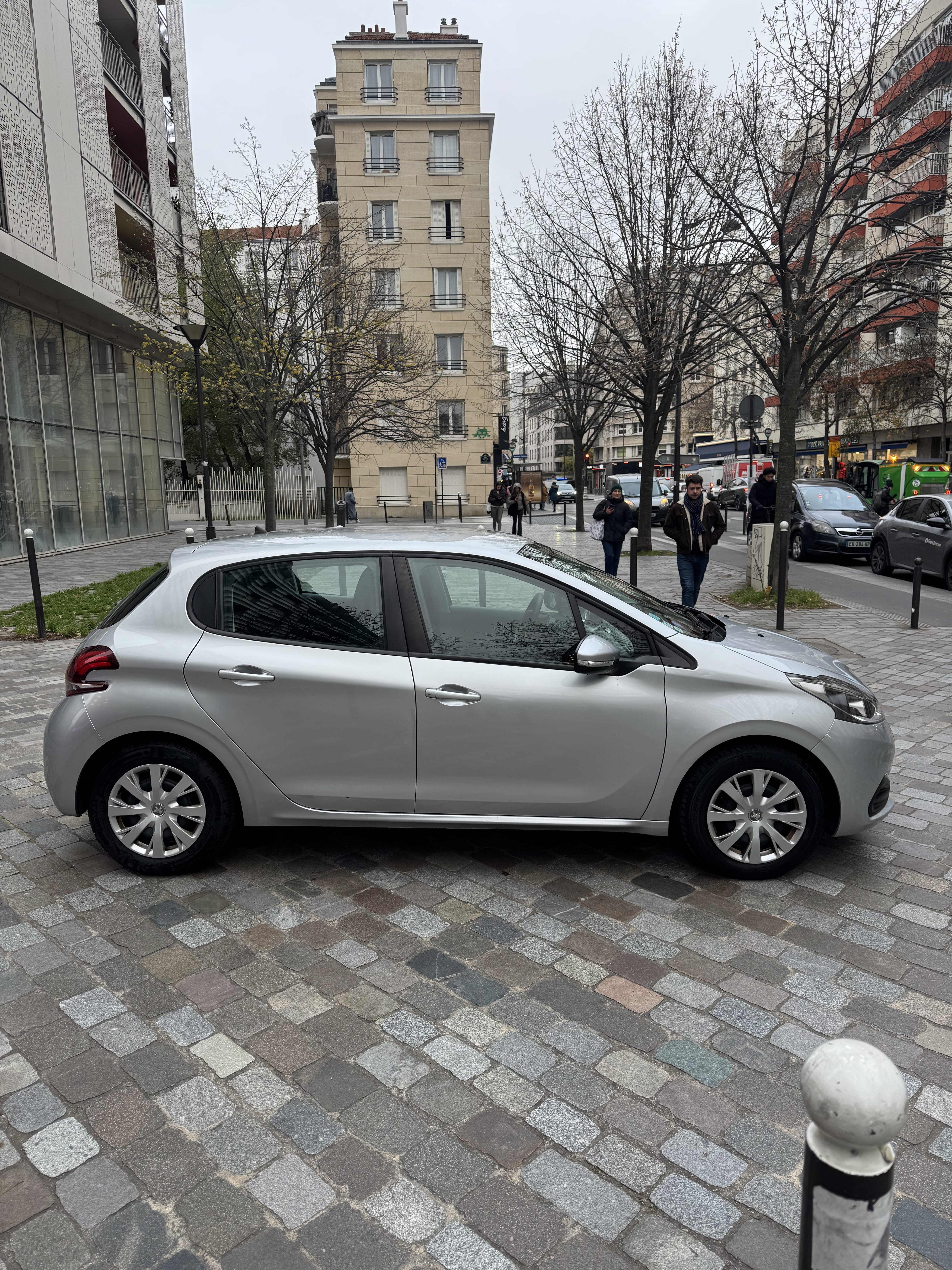 Peugeot 208 2016