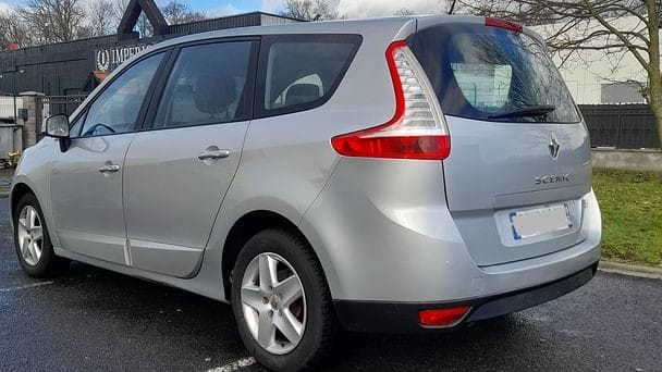 Renault Grand Scenic III PHASE 3 7 Places BUSINESS 1.5L DCI 11O CH BOITE AUTO EDC avec Climatisation