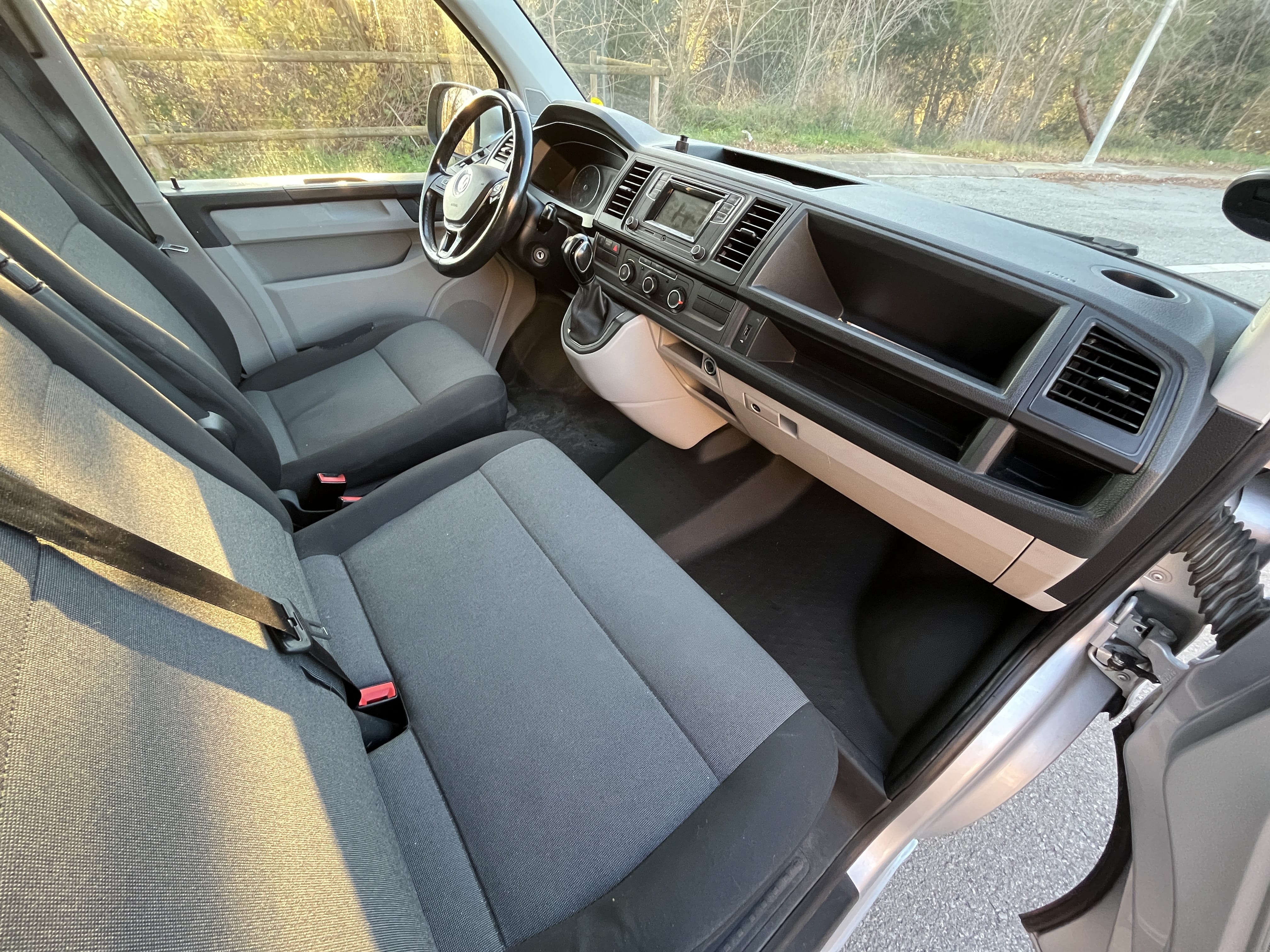 Volkswagen Transporter 2.0 TDI with Bluetooth audio