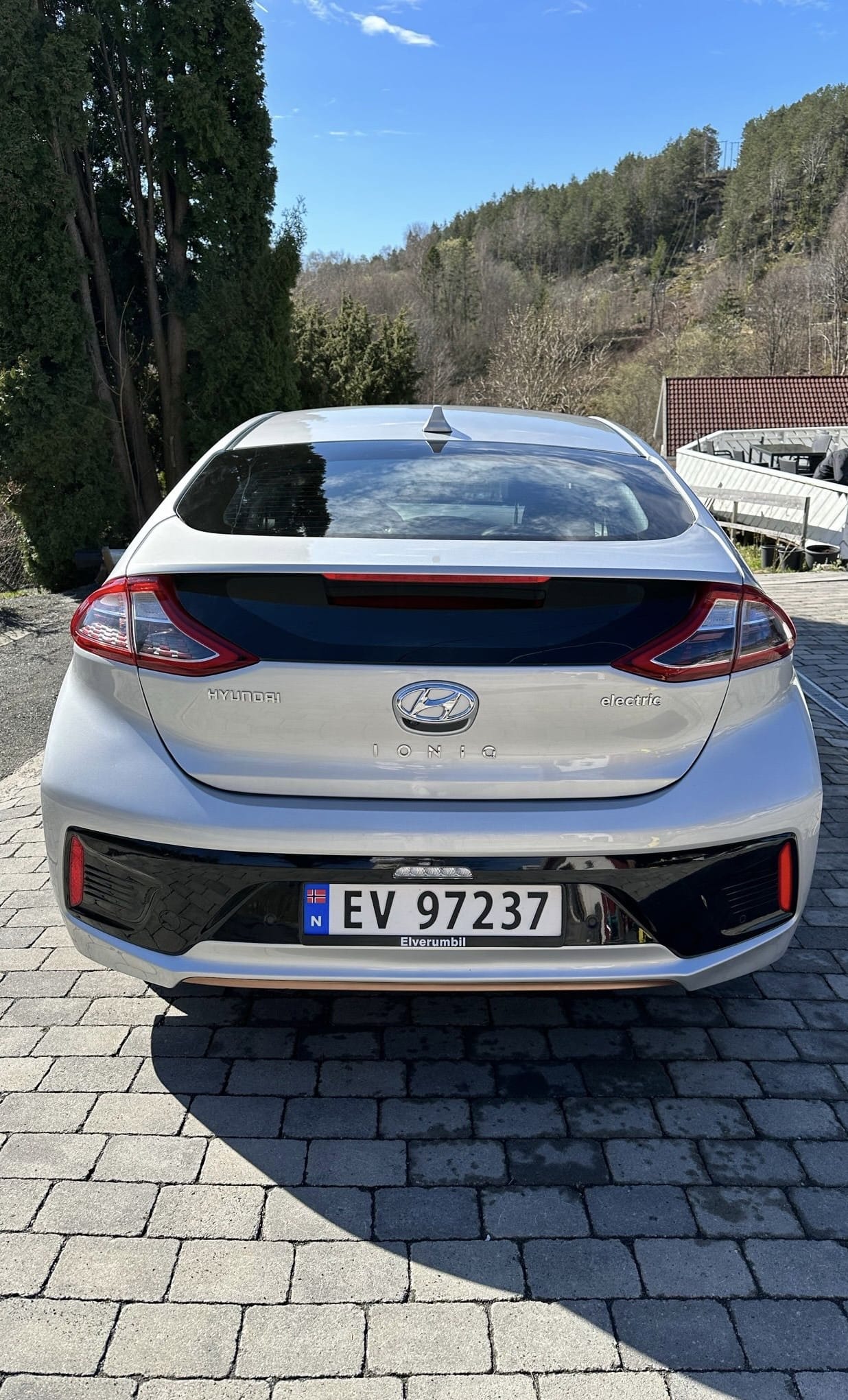 Hyundai Ioniq med GPS
