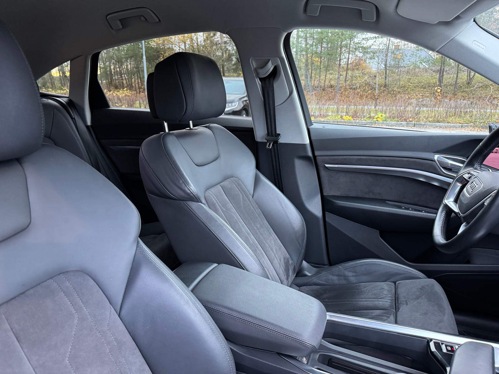 Audi e-tron Quattro Premium with Cruise control
