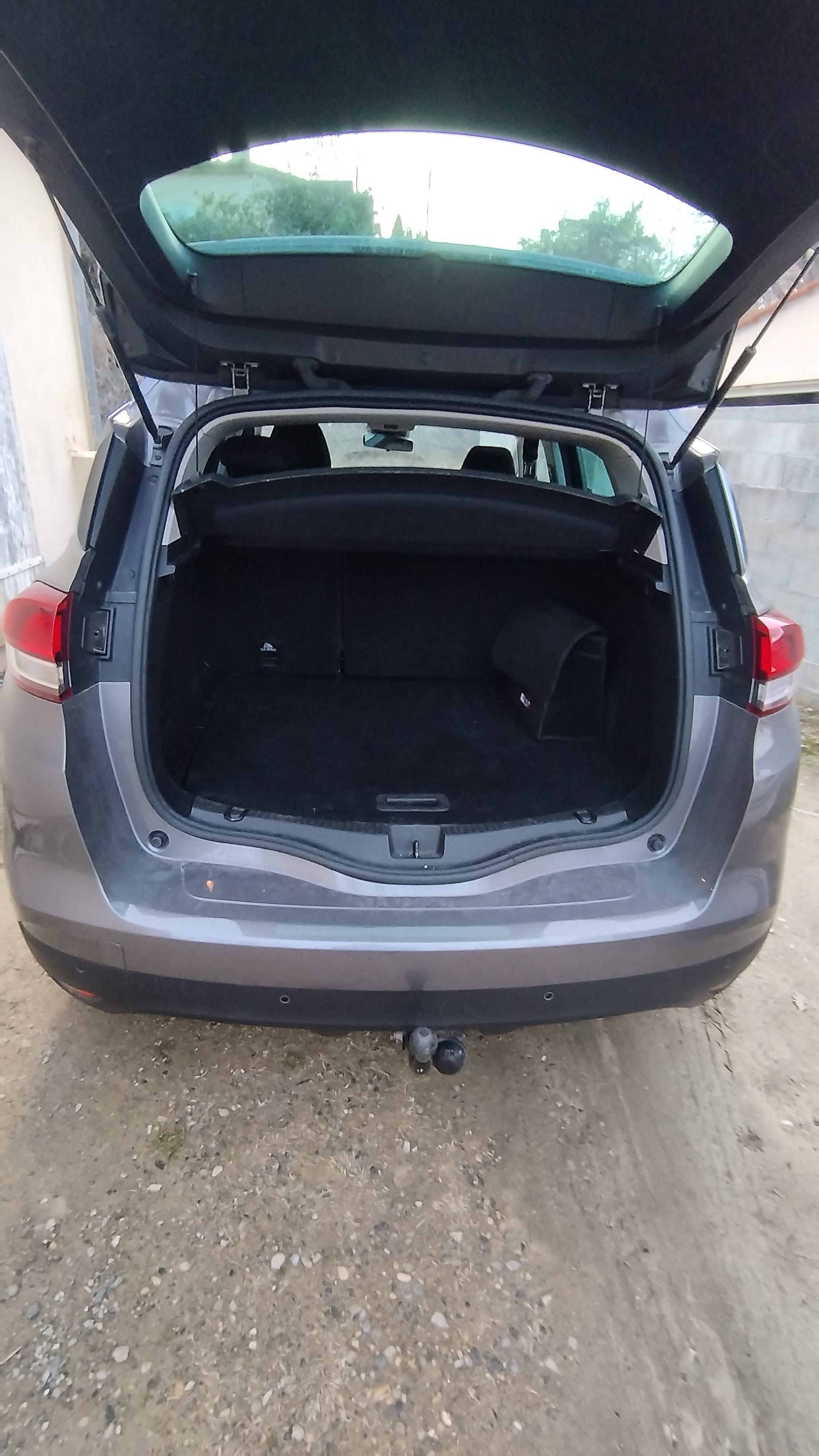 Renault Scenic avec Attelage