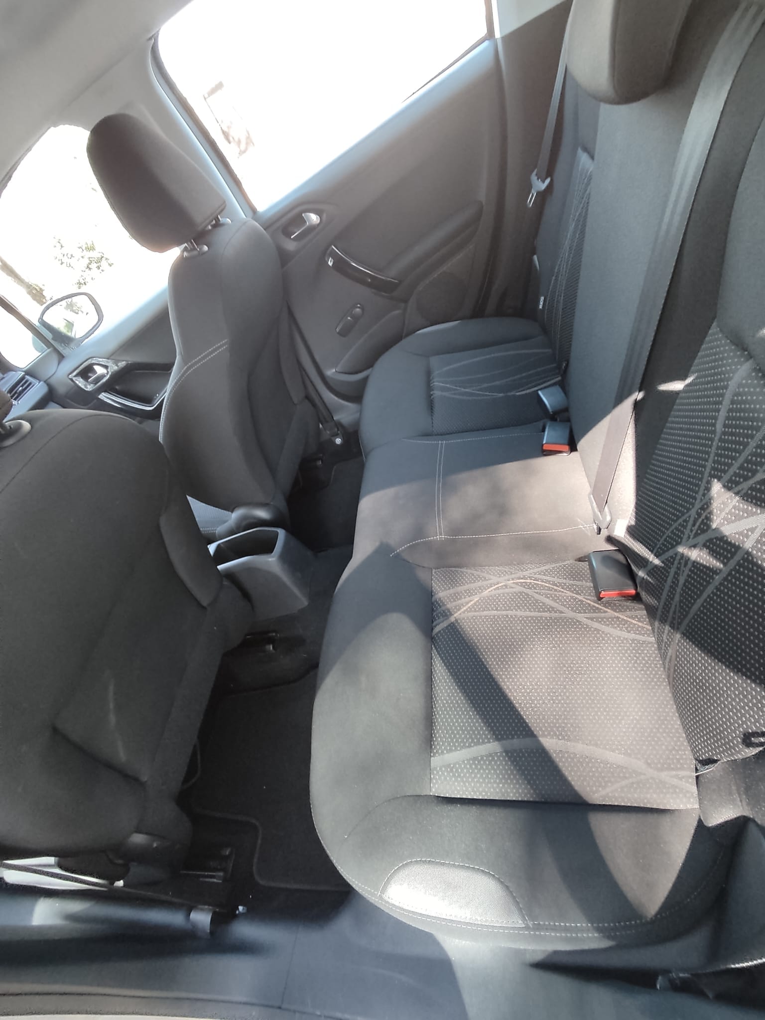 Peugeot 208 con Puertos de carga USB