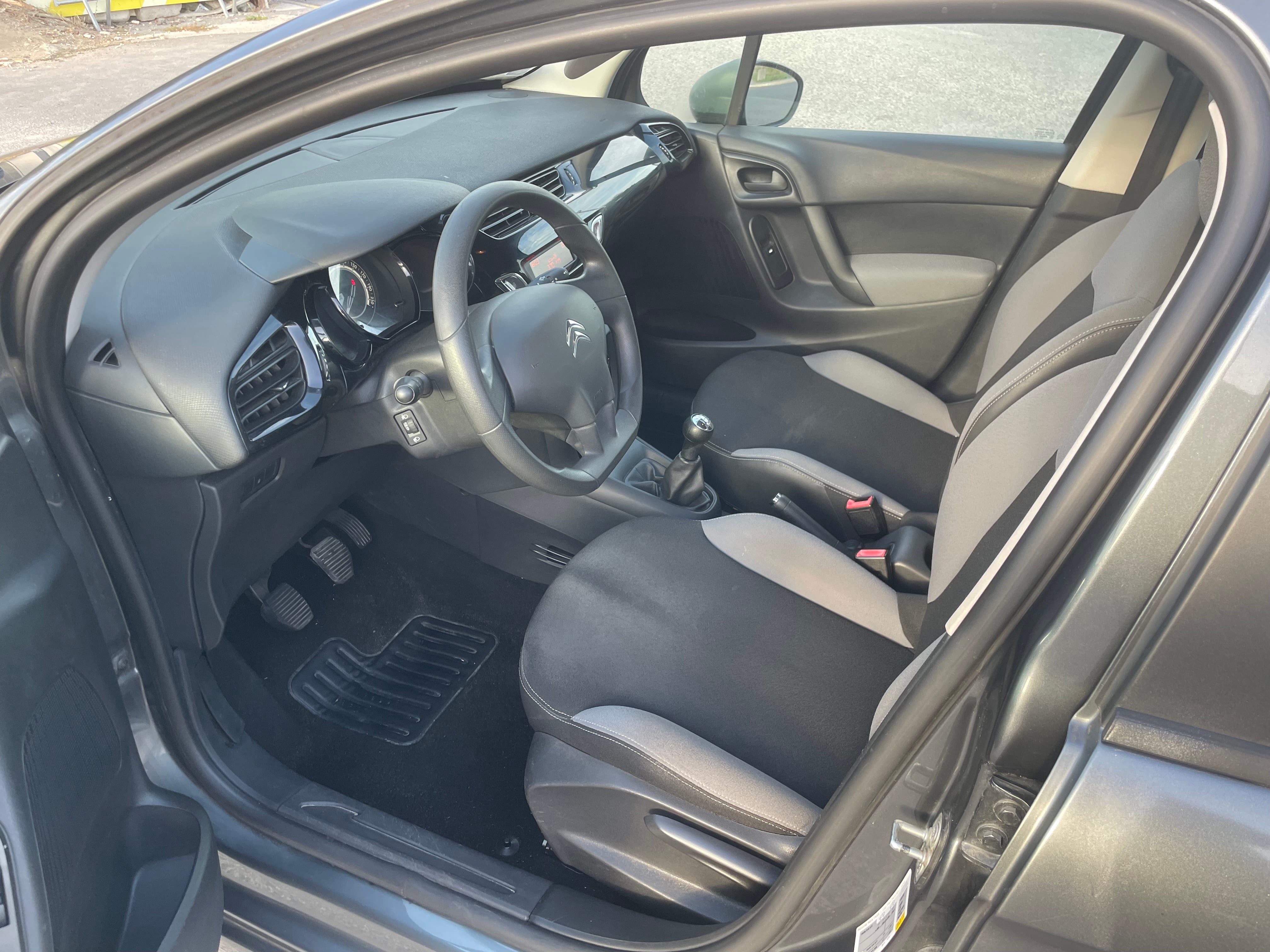 Citroen C3 with Baby seat