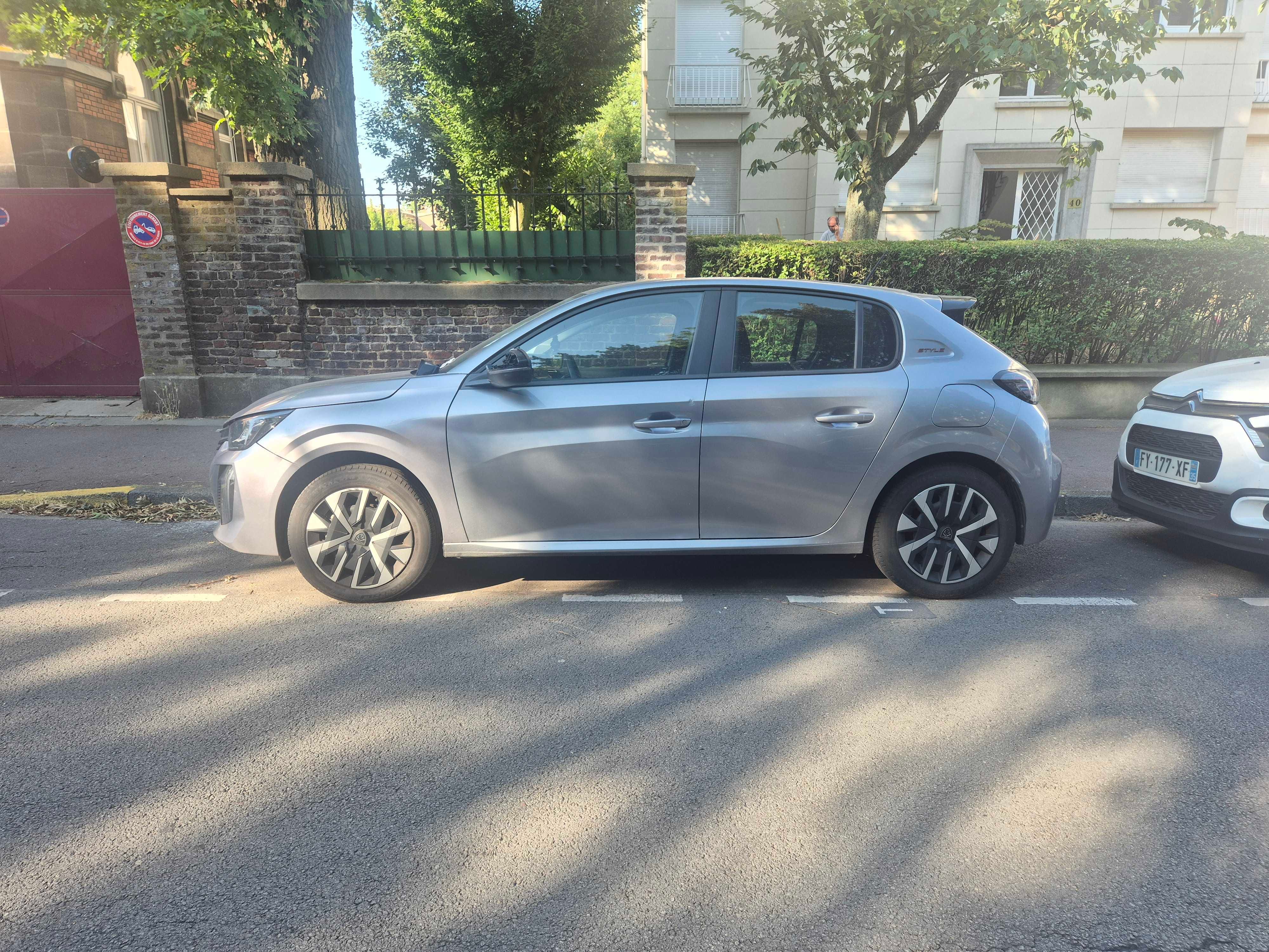 Peugeot 208 avec GPS
