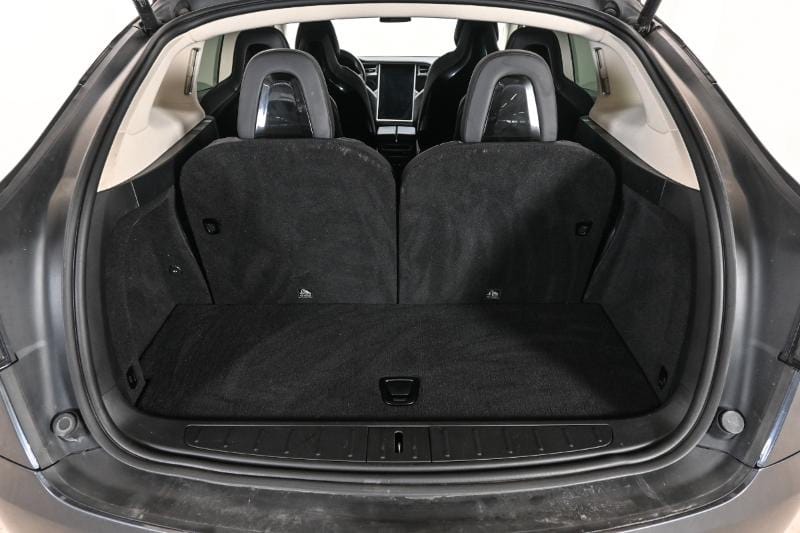 Tesla Model X 90D med Bluetooth audio