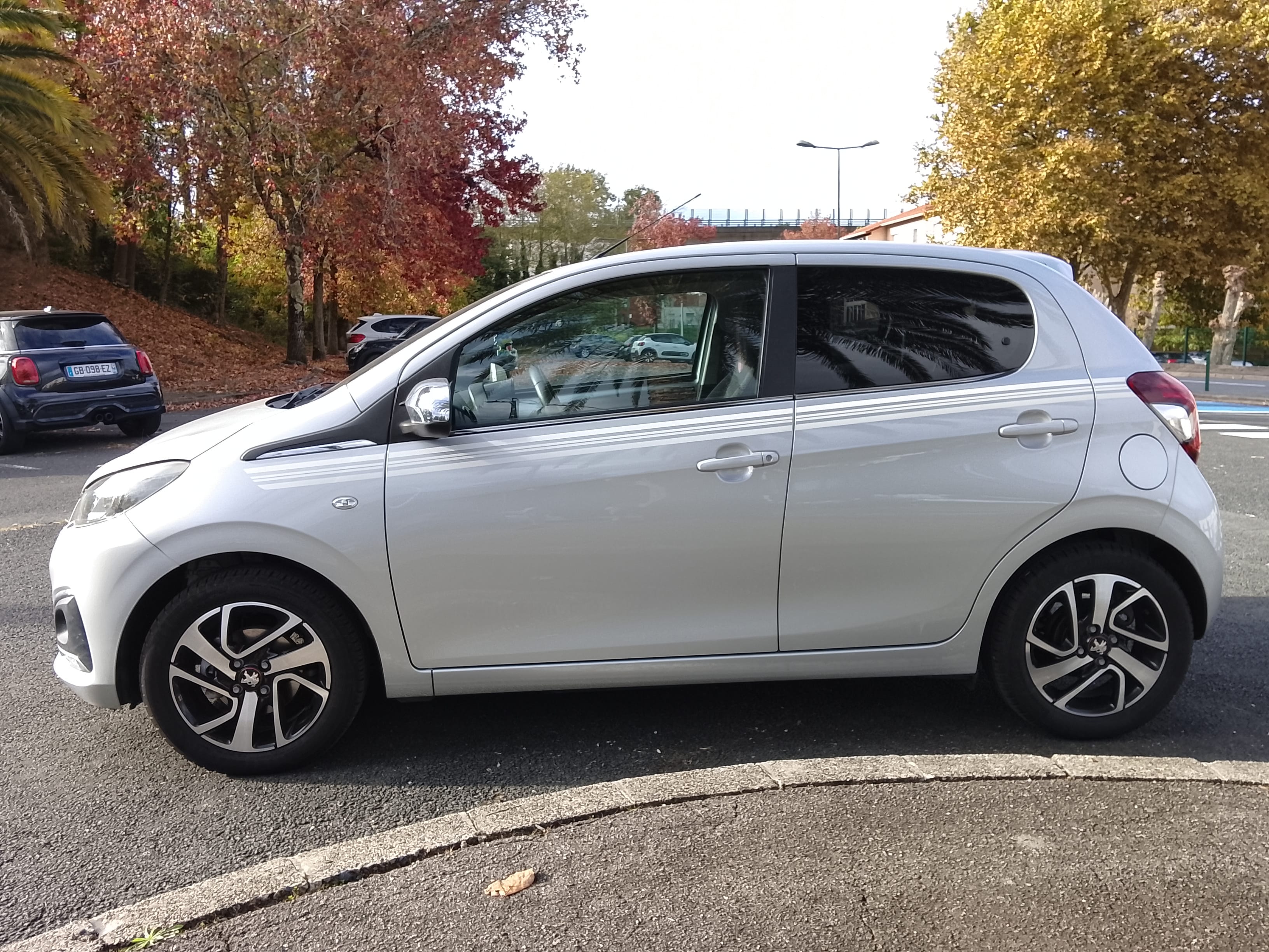 Peugeot 108 COLLECTION GRISE CLAIRE avec Climatisation