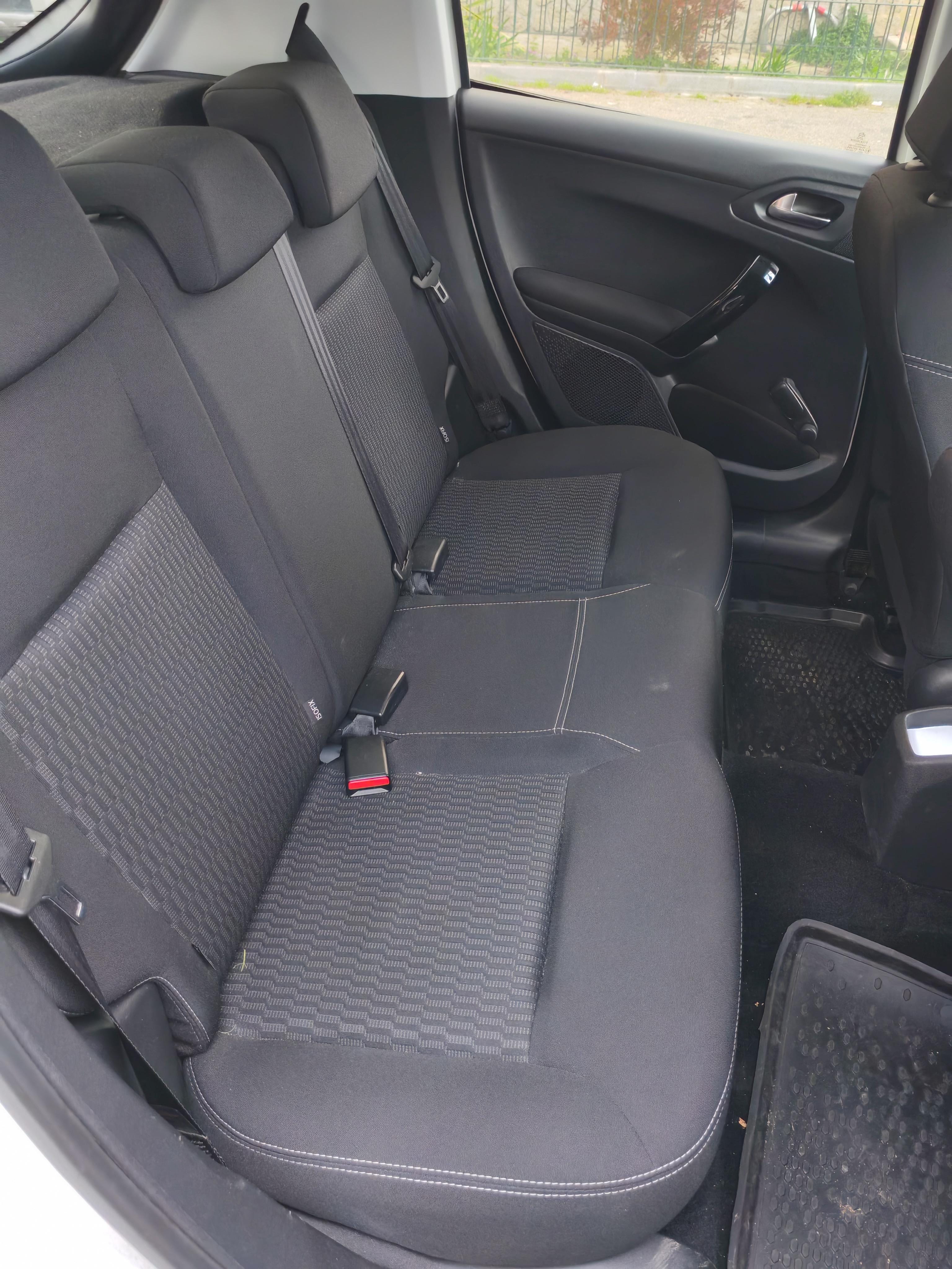 Peugeot 208 Essence 82cv avec Apple CarPlay