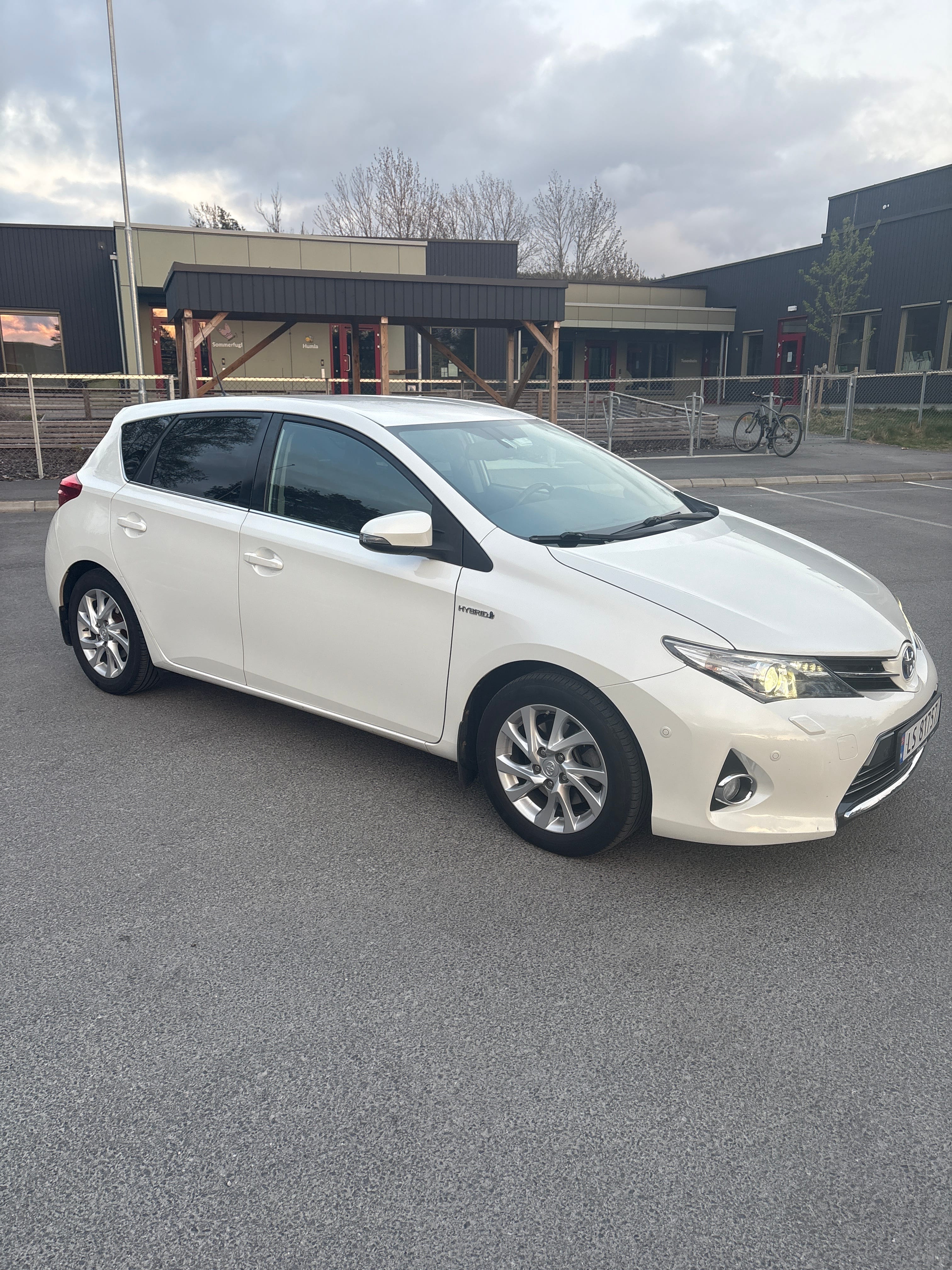 Toyota Auris Hybrid med Bilradio