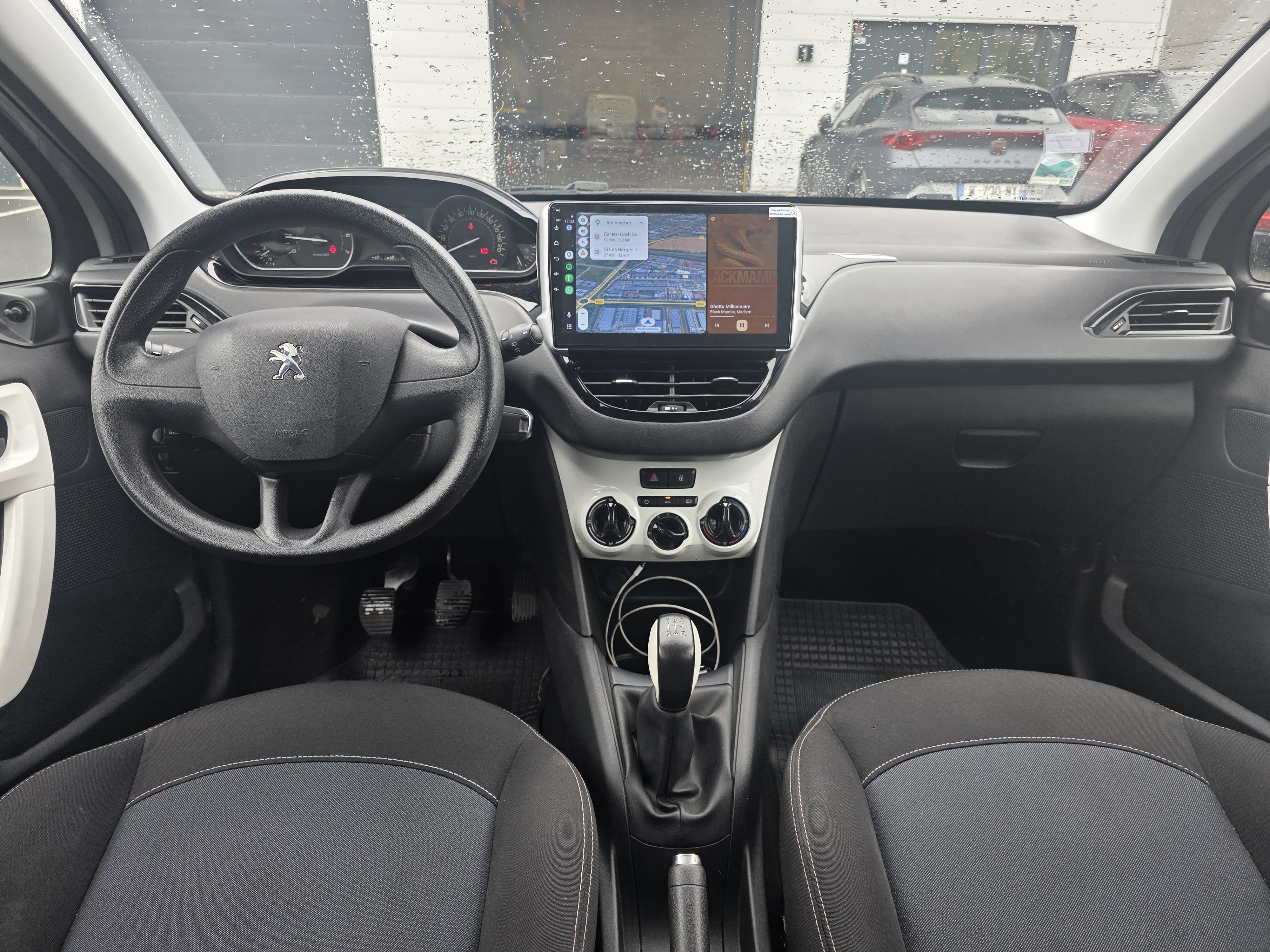 Peugeot 208 avec GPS