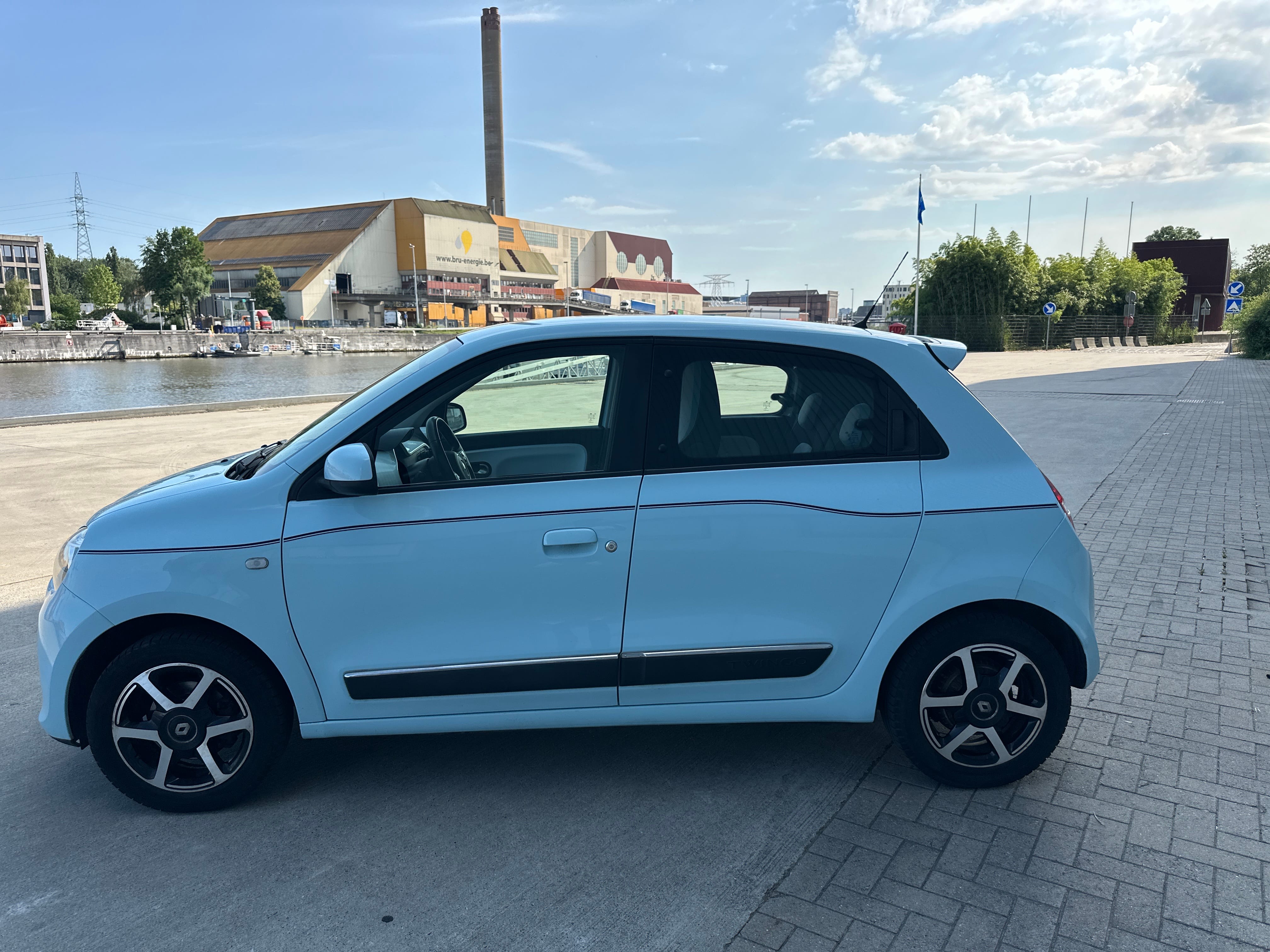 Renault Twingo III  Économique, Pratique et Facile à Conduire avec Climatisation