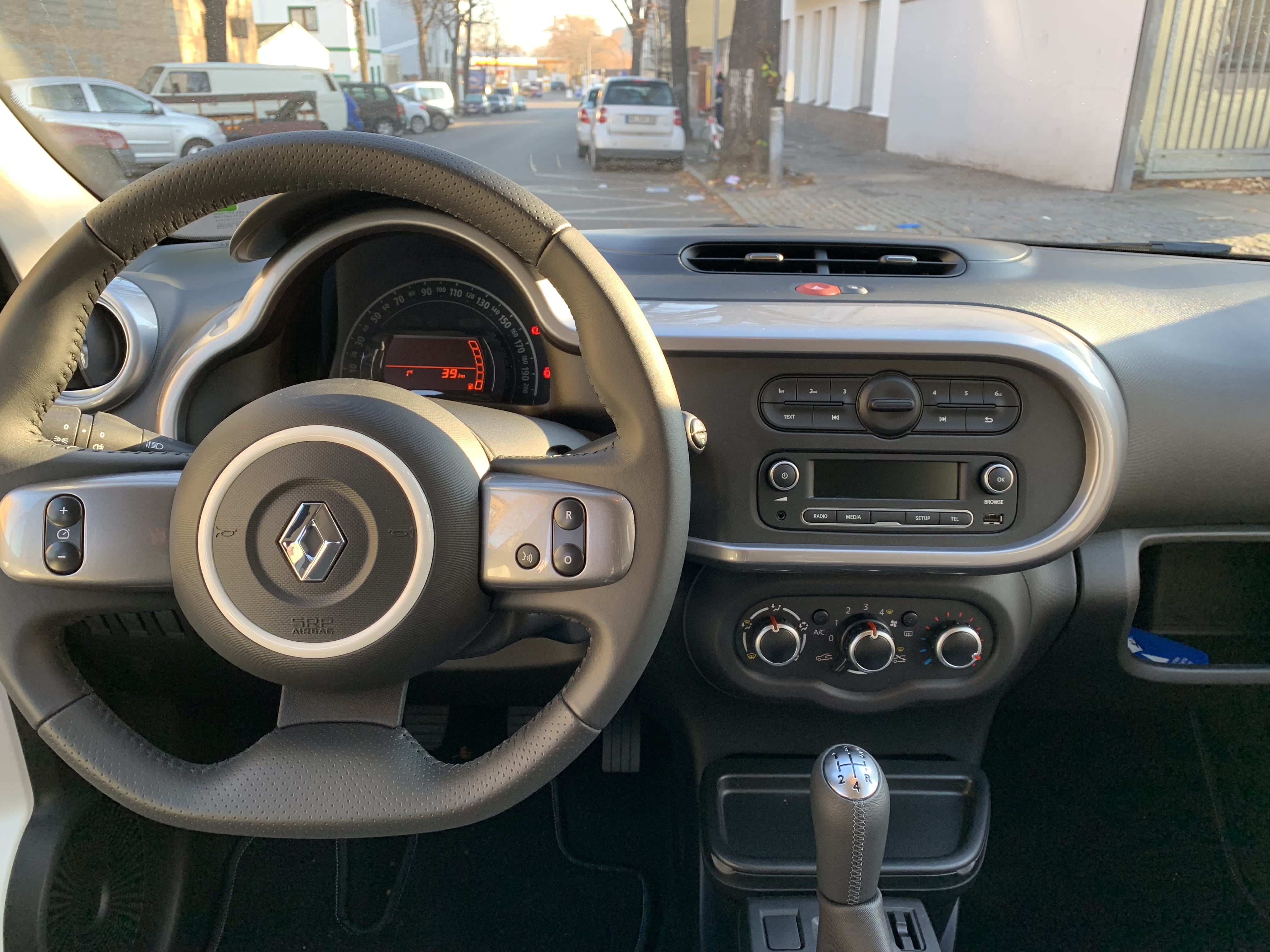 Renault Twingo Limited (2018, 5 Türer, Klima) mit Winterreifen