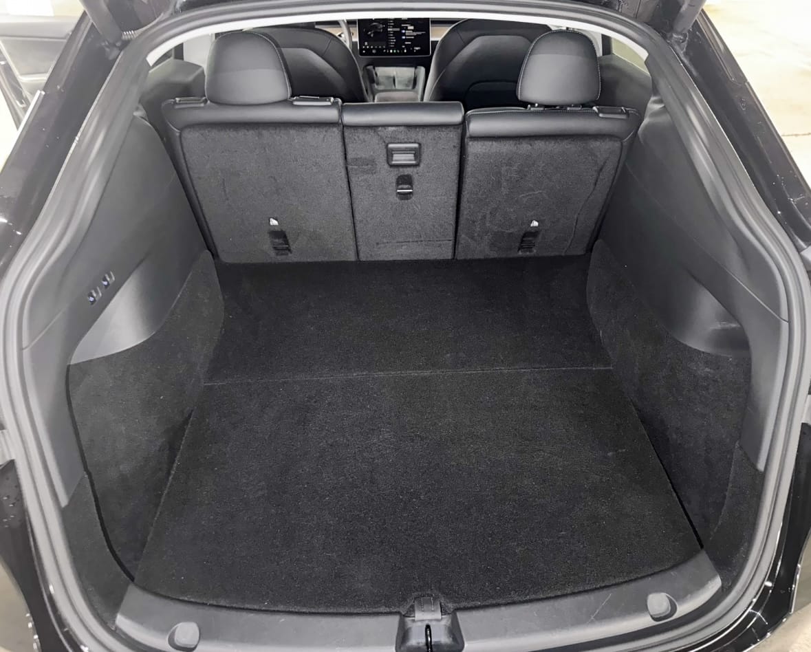 Tesla Model Y Long Range with Four-wheel drive