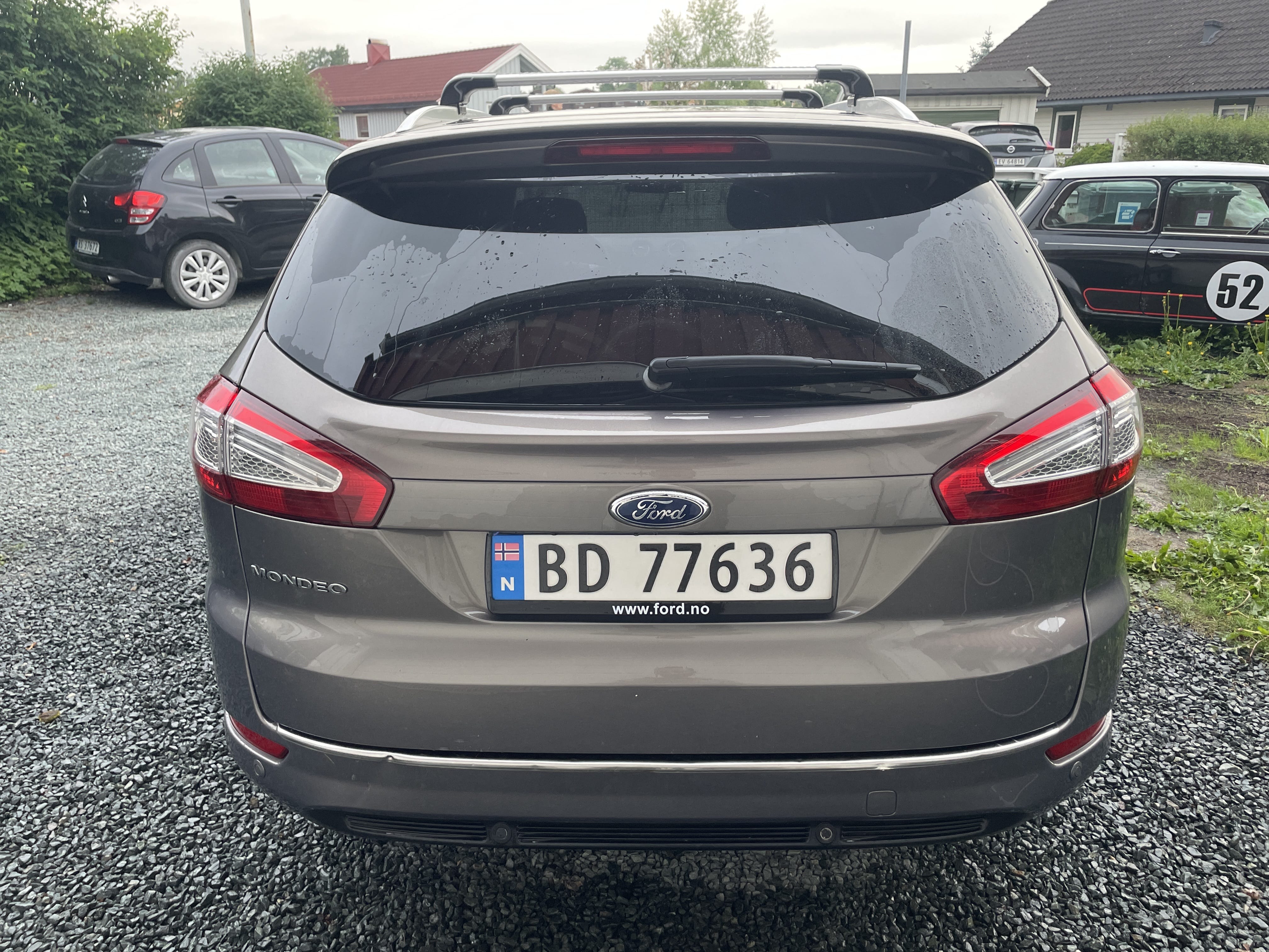 Ford Mondeo SW Automatic transmission,roof cargo box with Audio / iPod input