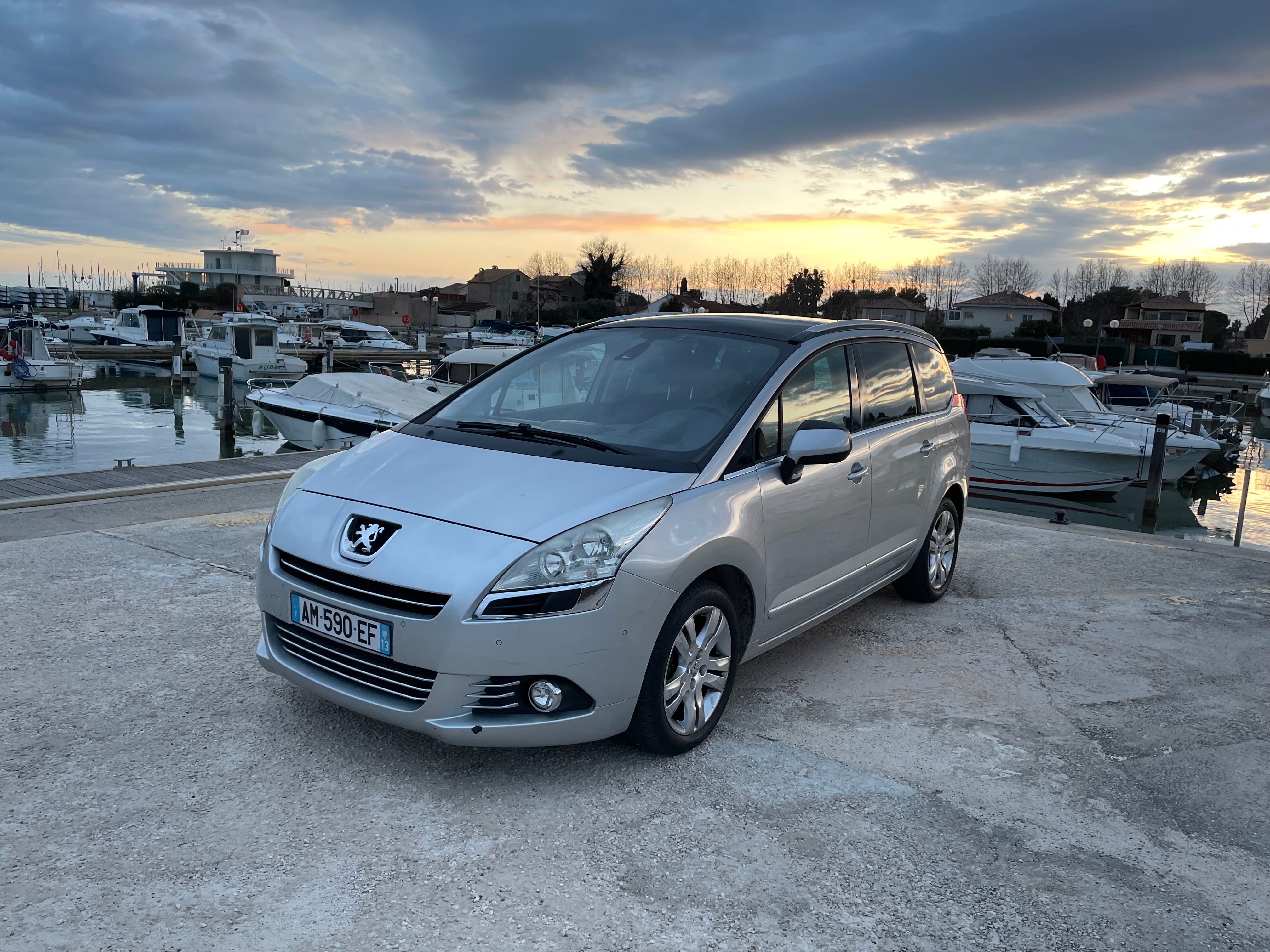 Peugeot 5008, 2010, Diesel, automatique, 7 places