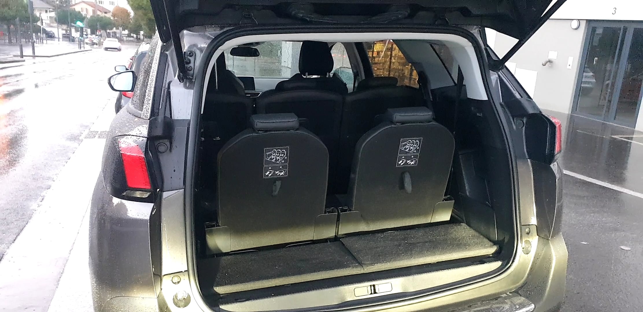 Peugeot 5008 avec Apple CarPlay