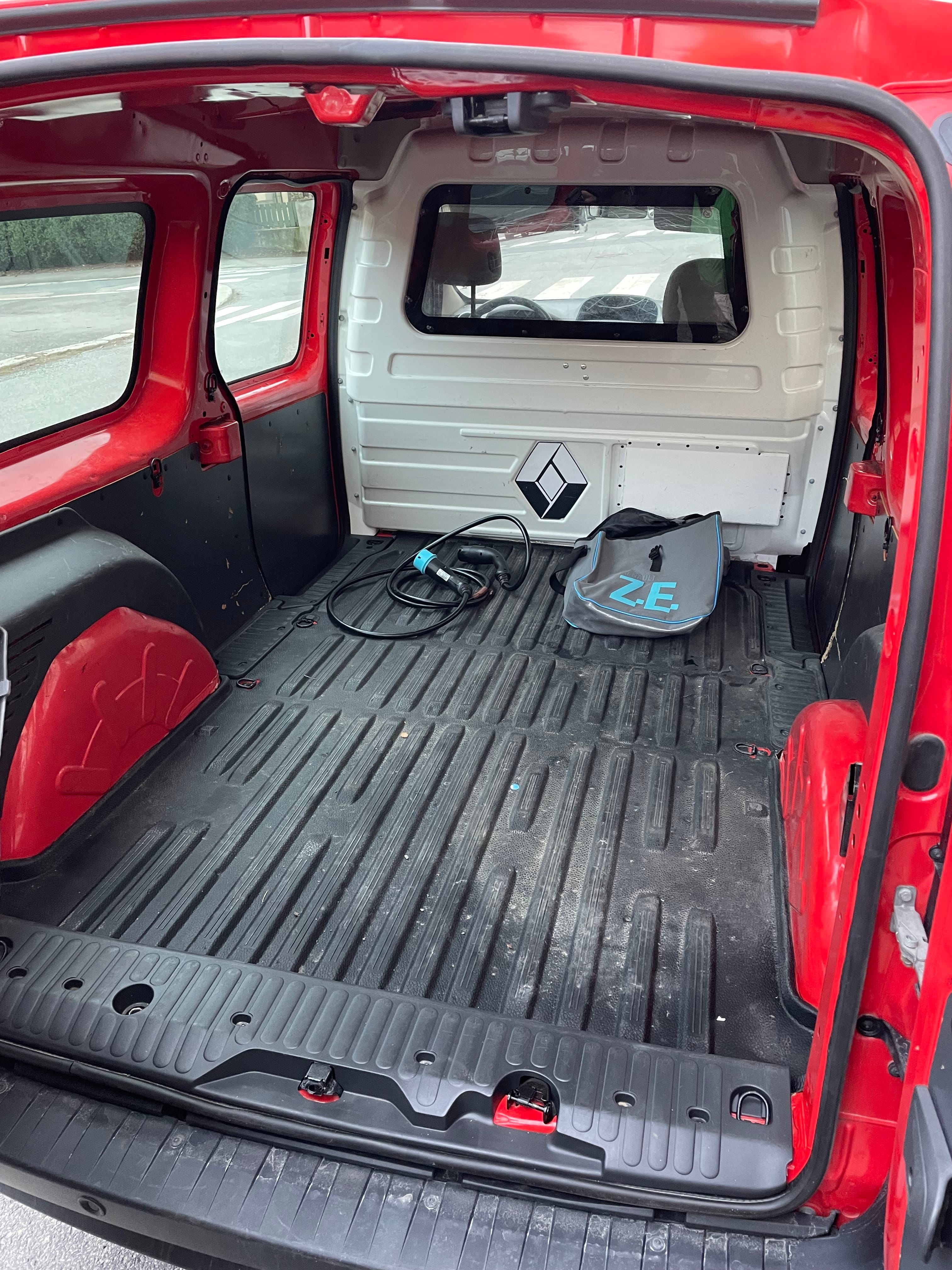 Renault Kangoo Express ZE med USB ladeuttak