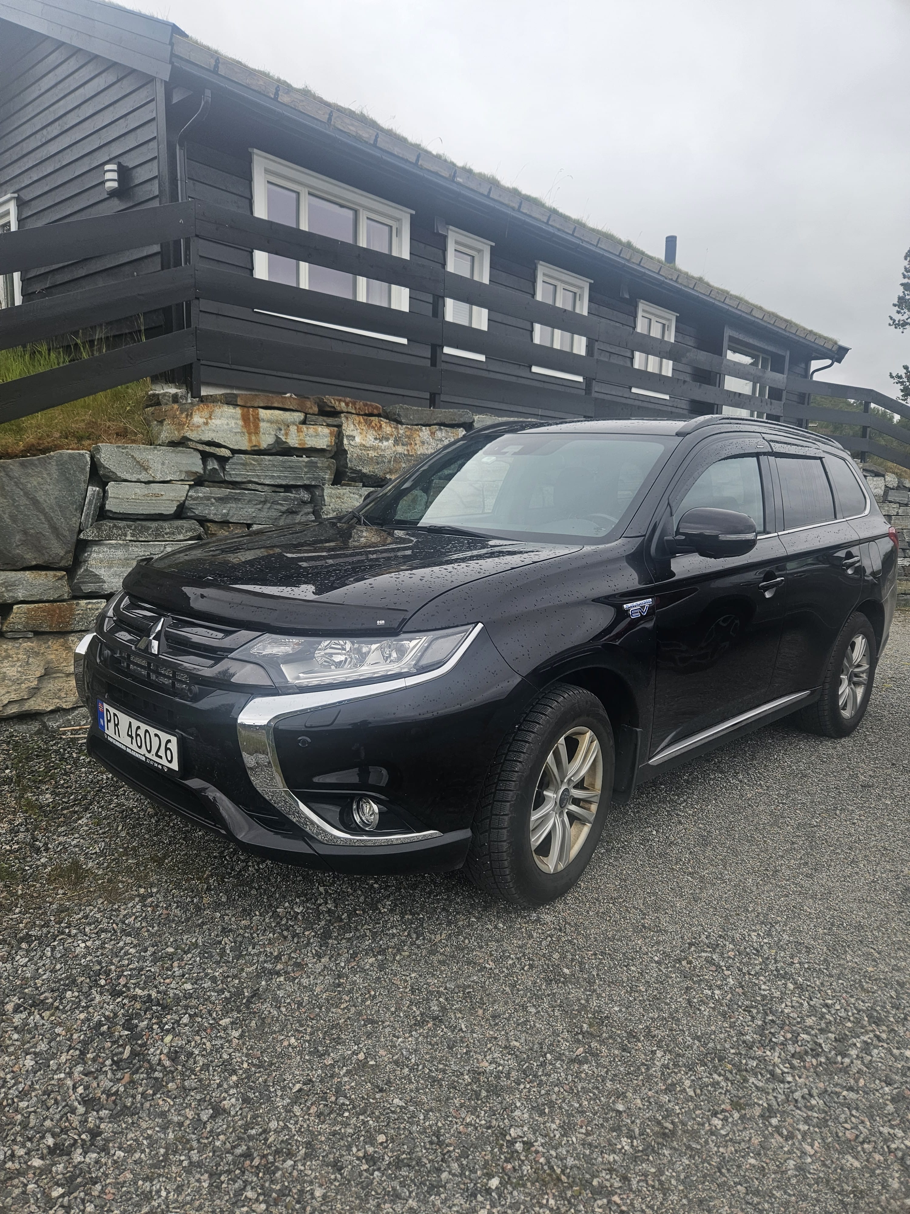 Mitsubishi Outlander Hybrid med Cruisekontroll