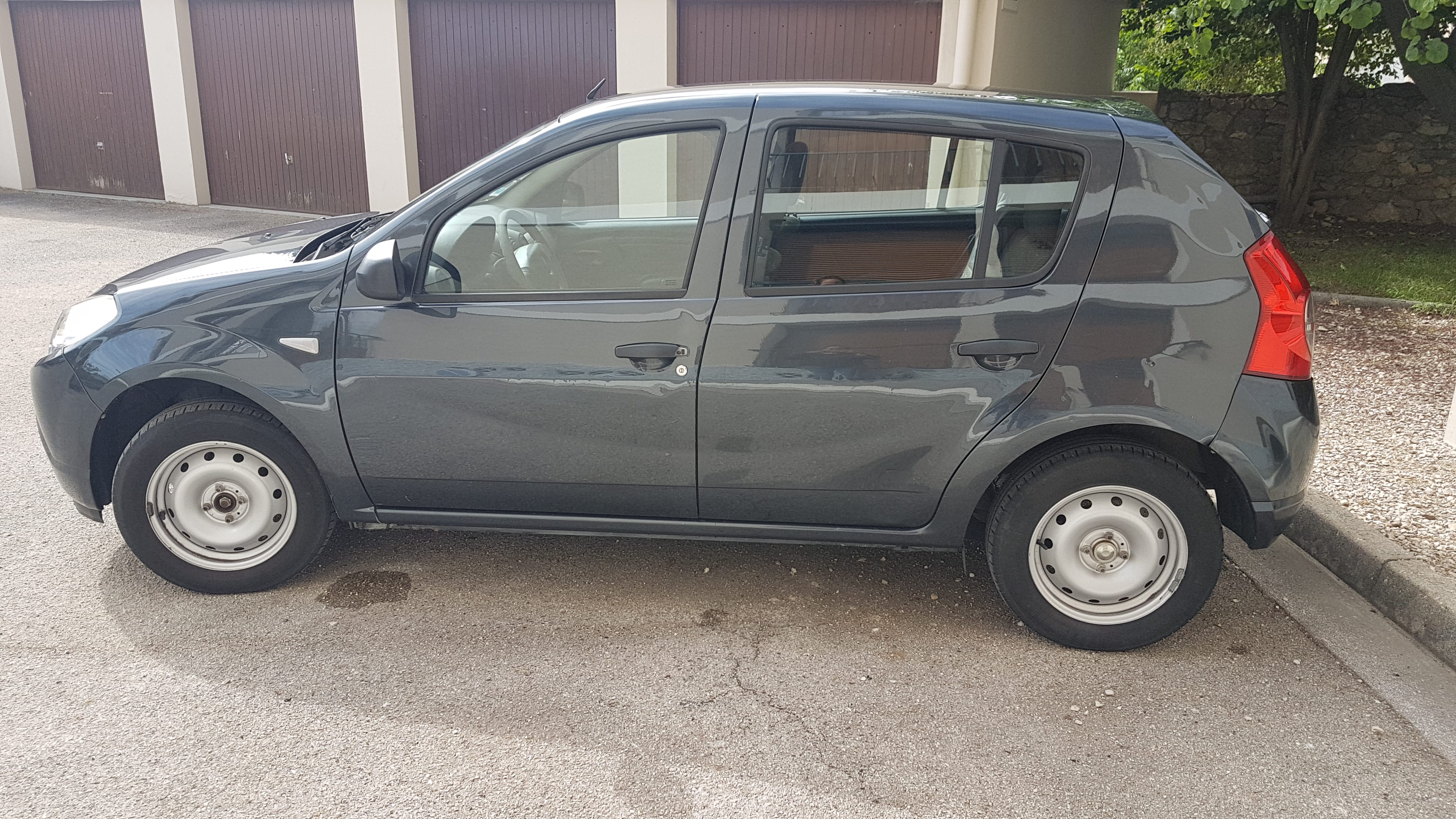 Dacia Sandero avec Entrée audio / iPod