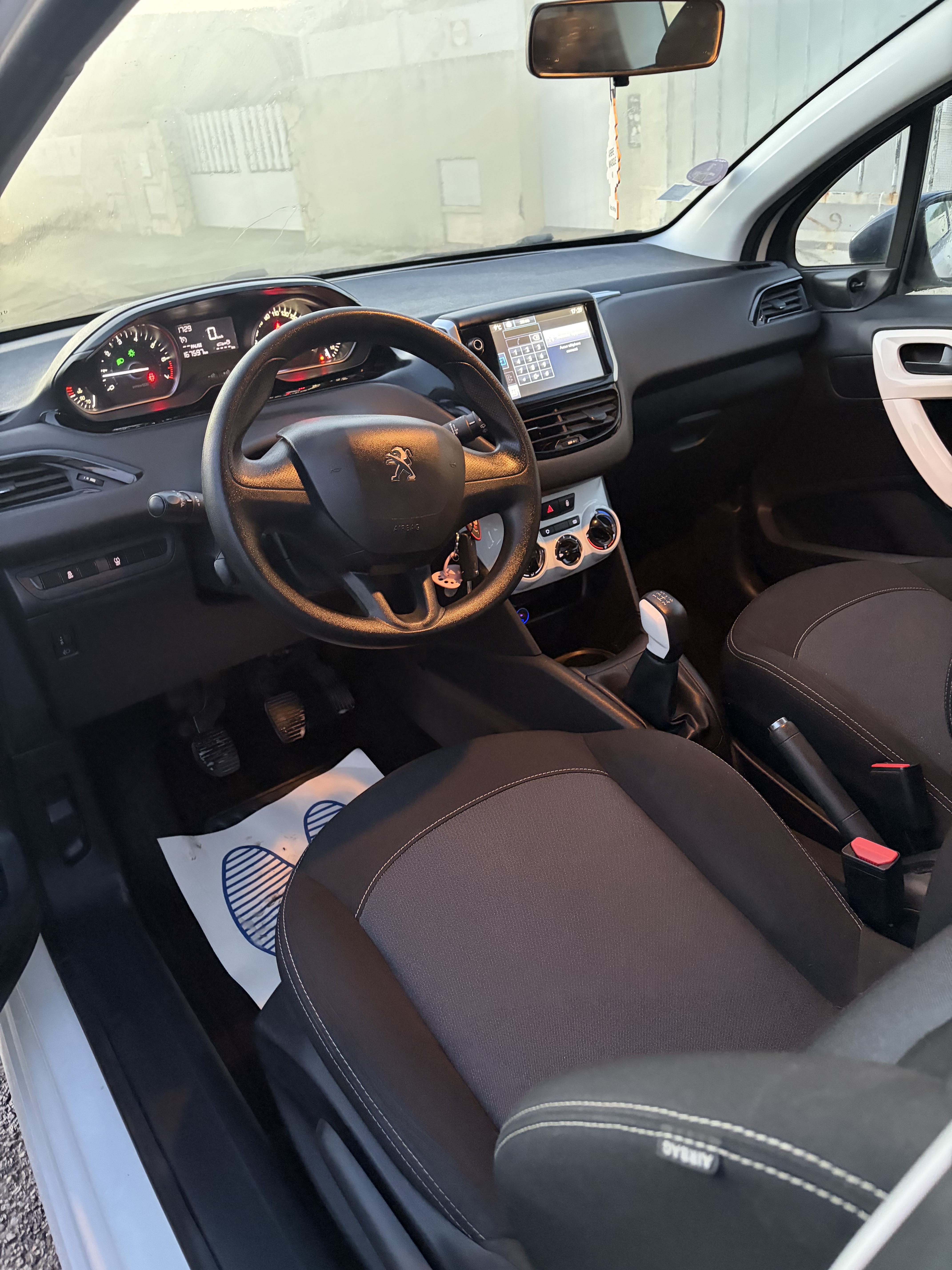 Peugeot 208 avec Entrée audio / iPod