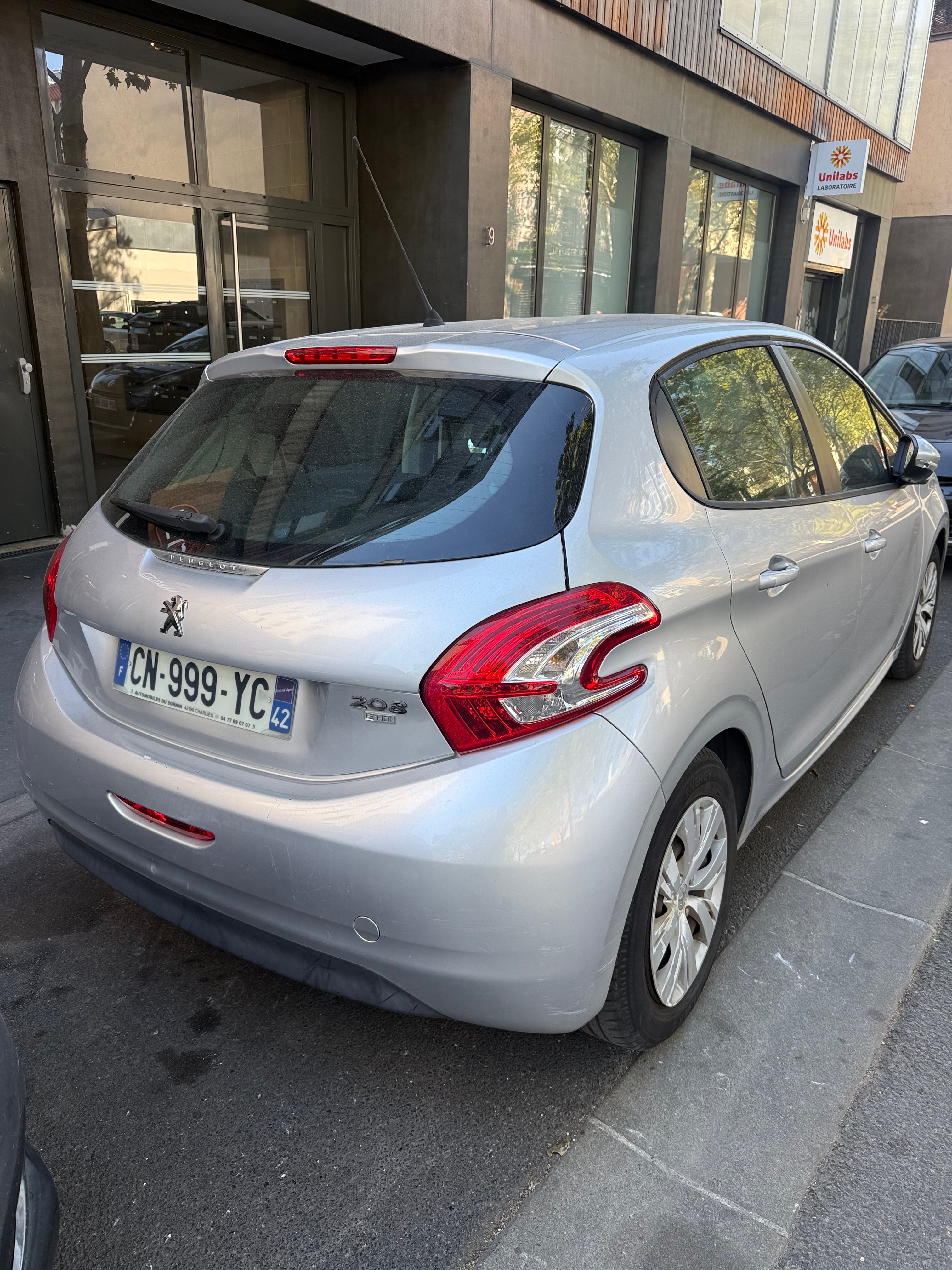 Peugeot 208 avec GPS