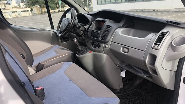Renault Trafic (Réf BJ292) phase 2 / 115 cv Pessac / Canéjan avec Entrée audio / iPod