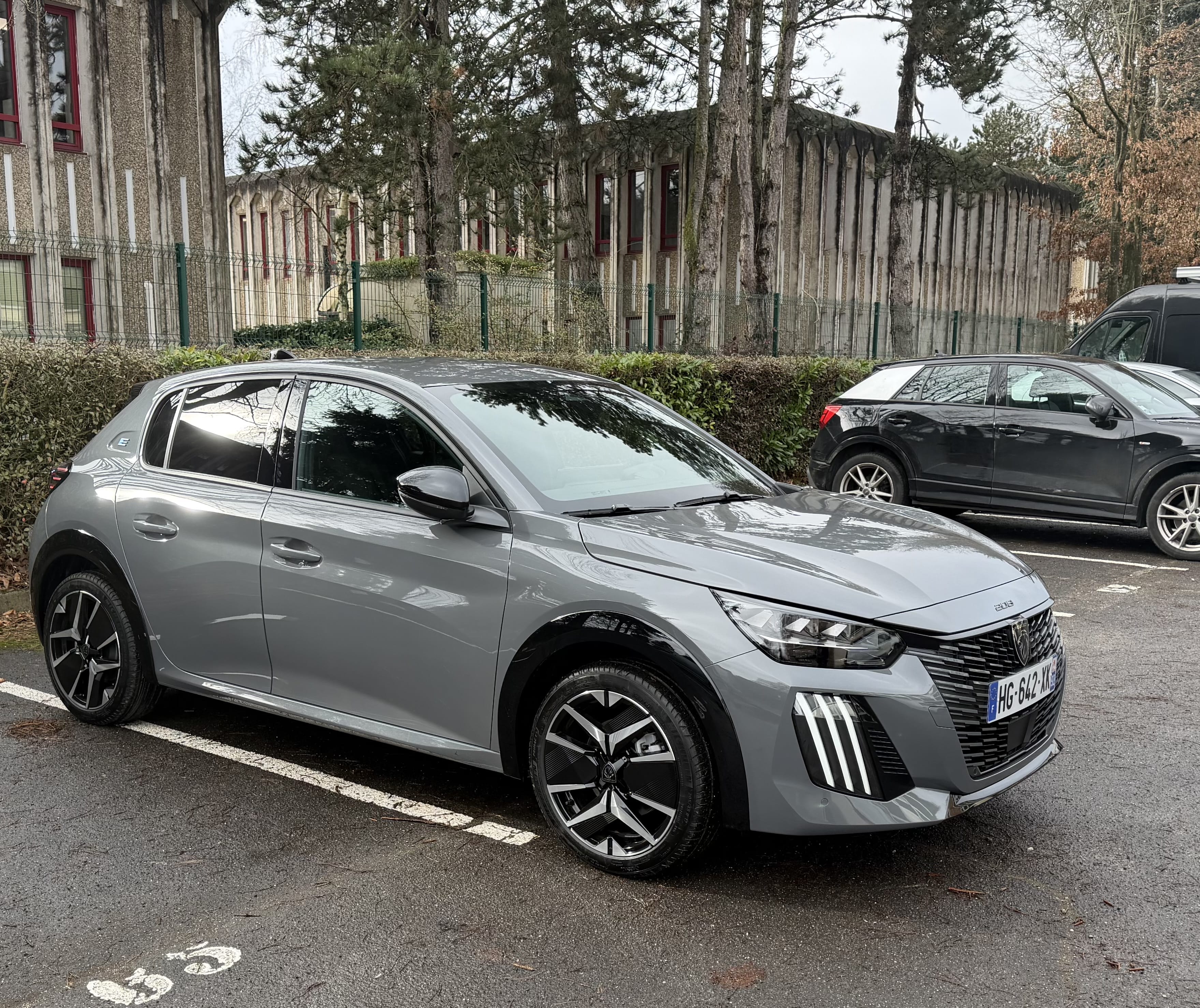 Peugeot e-208 GT avec Climatisation