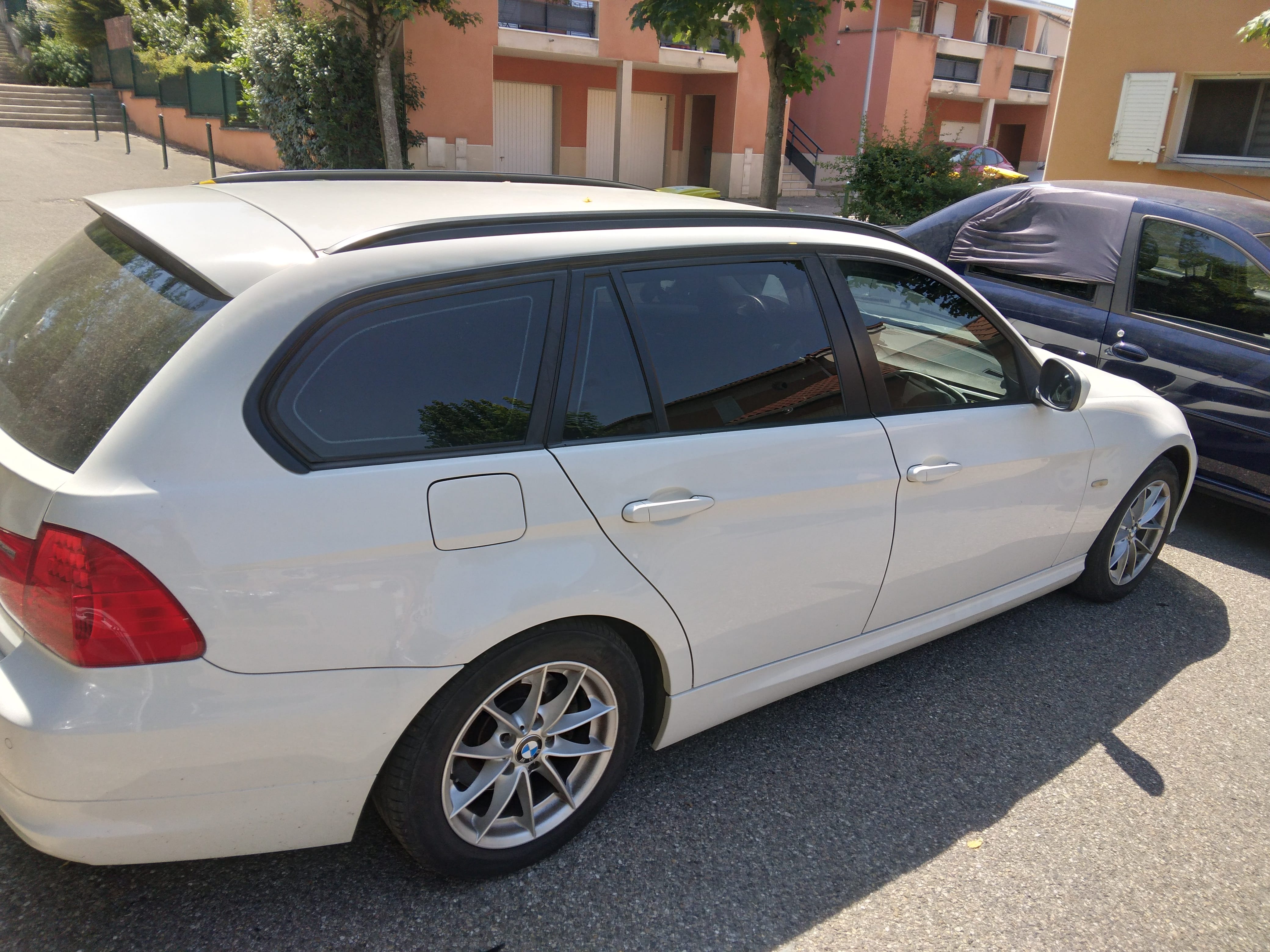BMW Série 3 Touring avec GPS