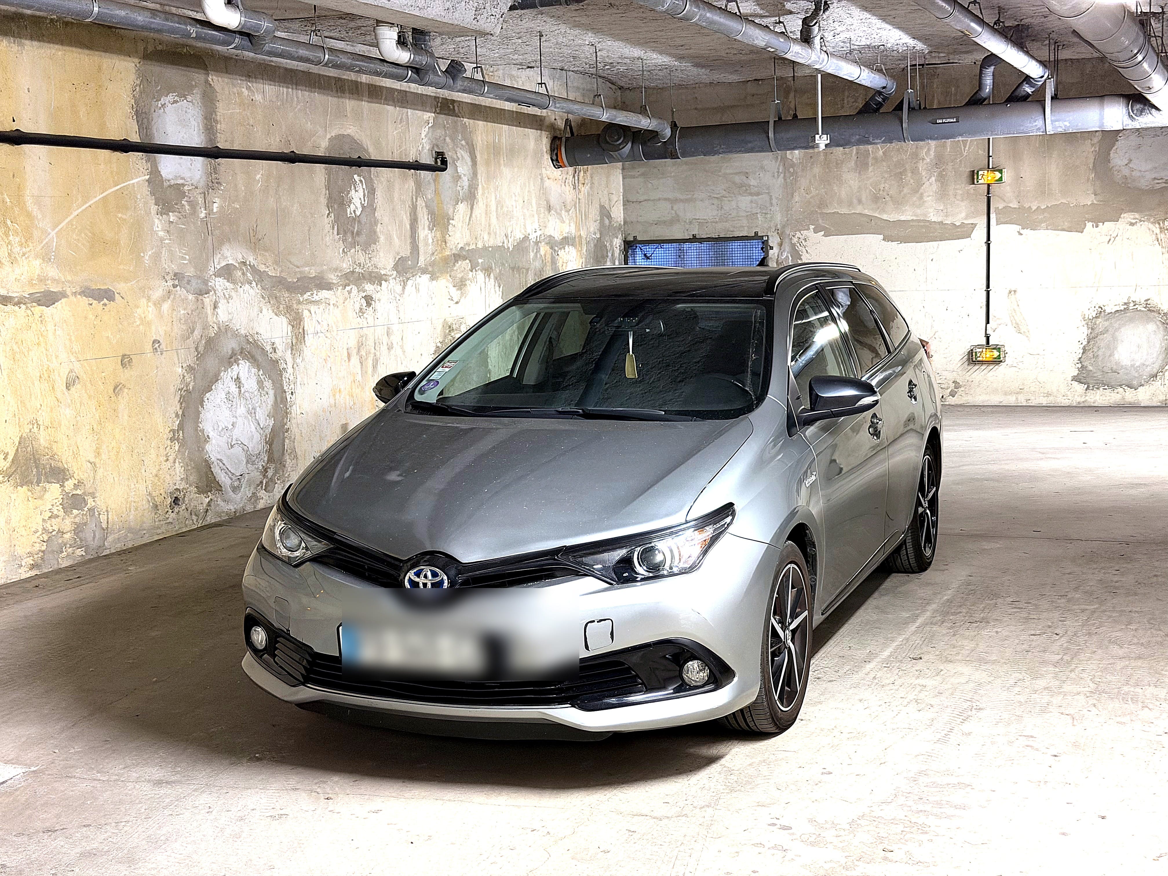 Toyota Auris Break, 2019, Essence 95 / Électrique (hybride), automatique