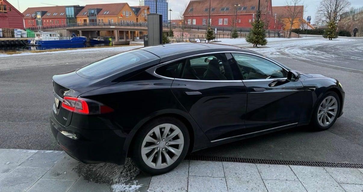 Tesla Model S 75D med Ryggekamera