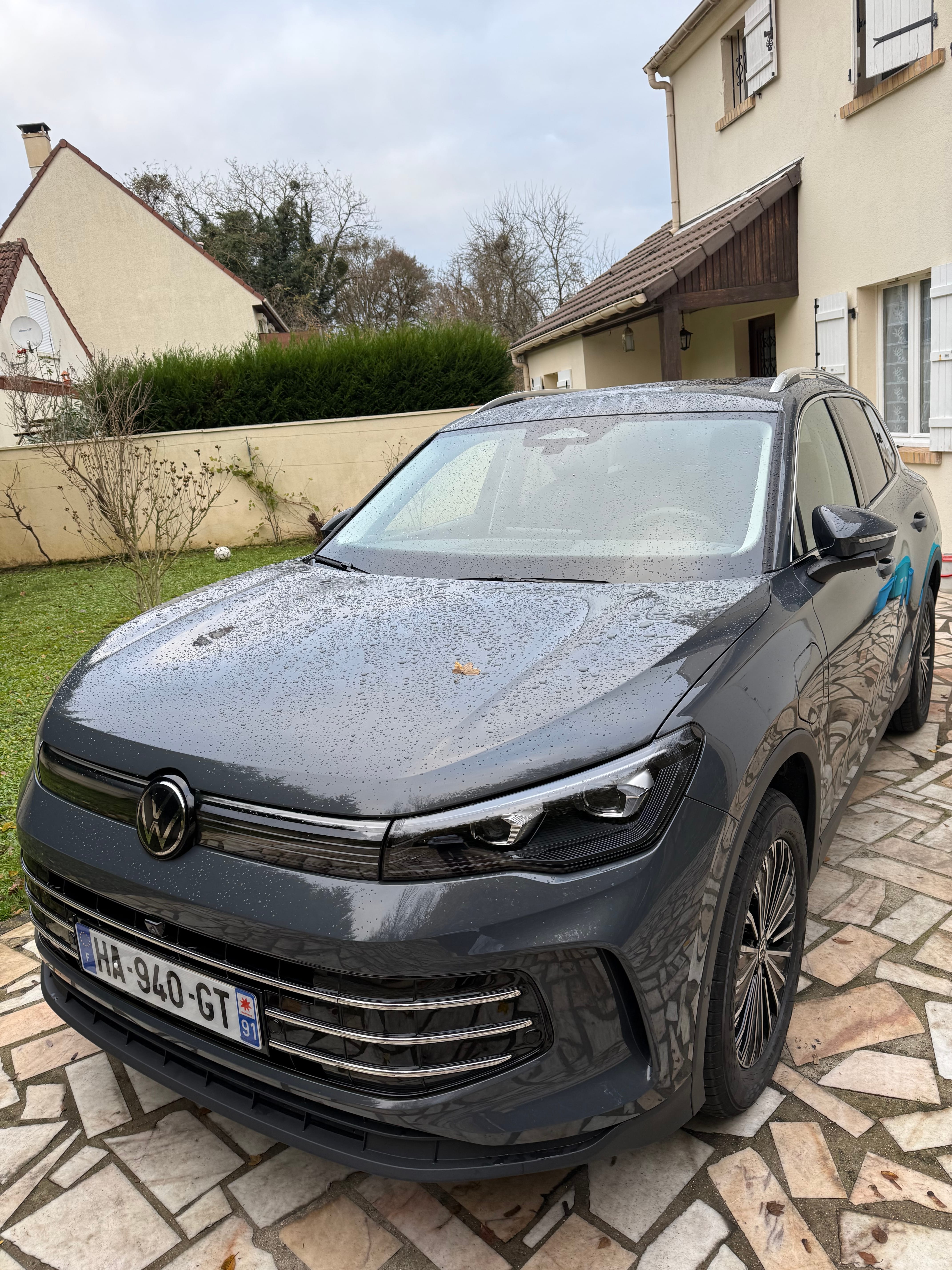 Volkswagen Tiguan, 2024, Essence 95 / Électrique (hybride), automatique