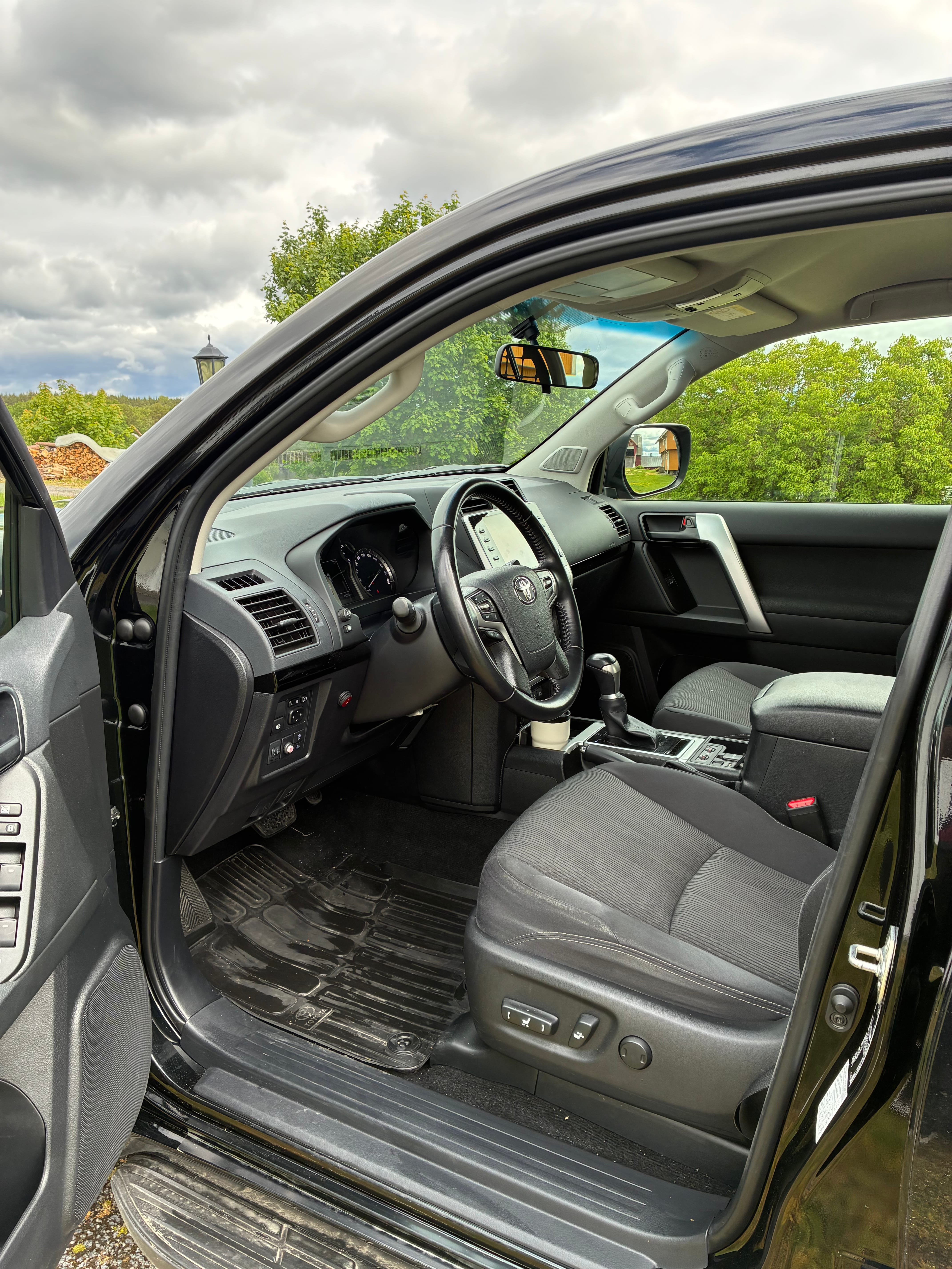 Toyota Land Cruiser 2.8 l 204 hk, automat med USB ladeuttak