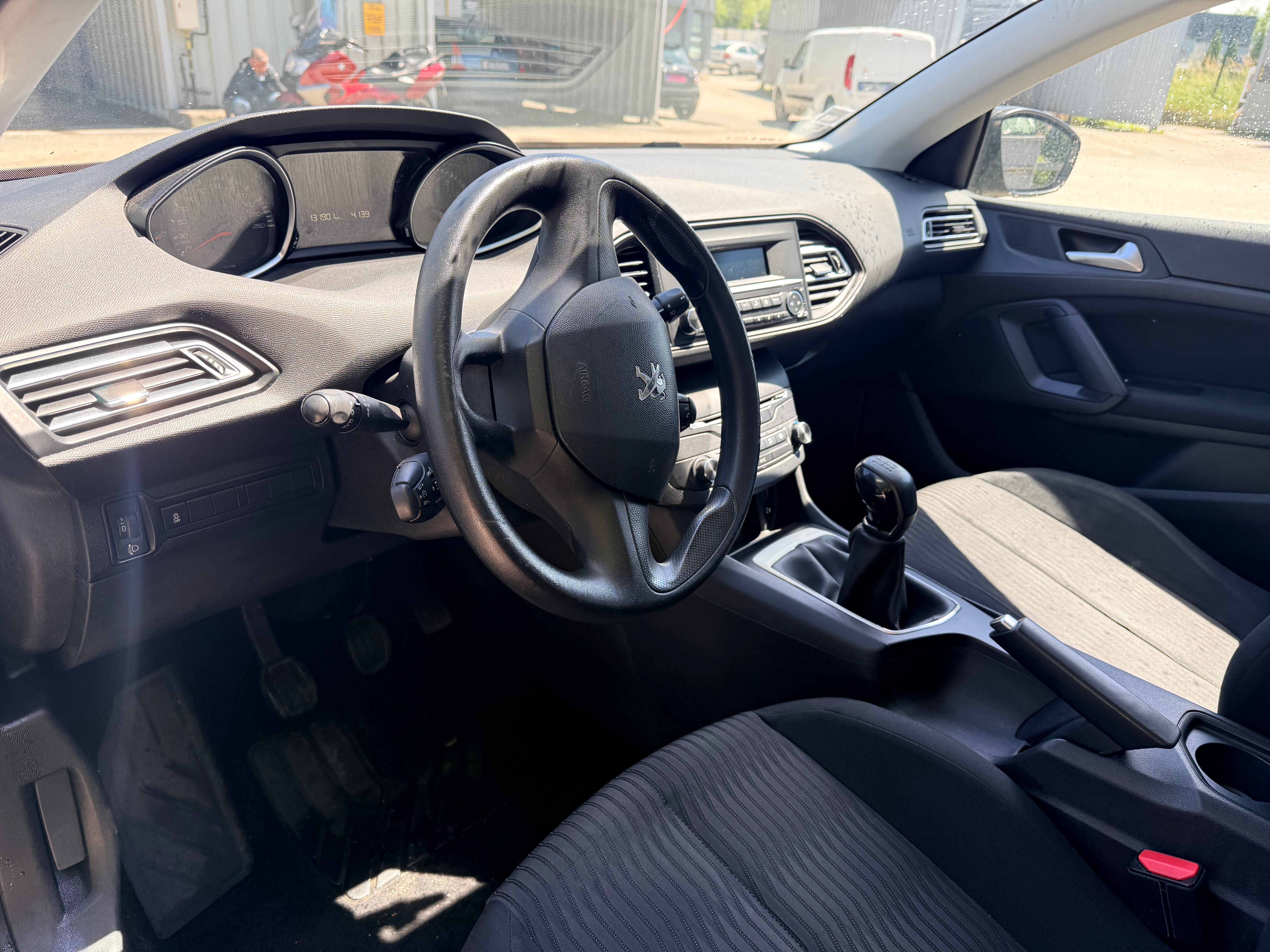 Peugeot 308 avec Entrée audio / iPod