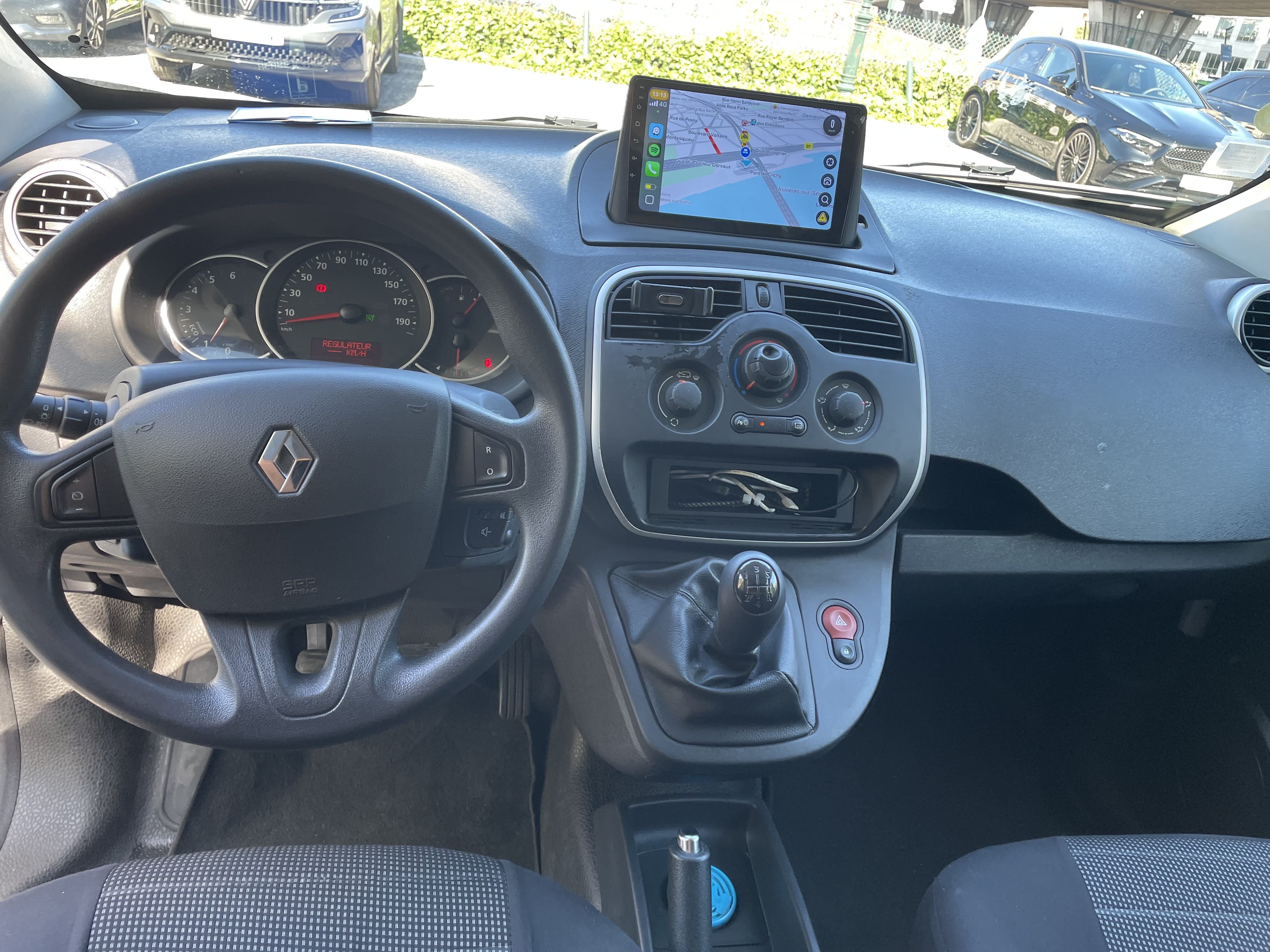 Renault Kangoo Fourgon  : MAXI (grand volume) avec Audio Bluetooth