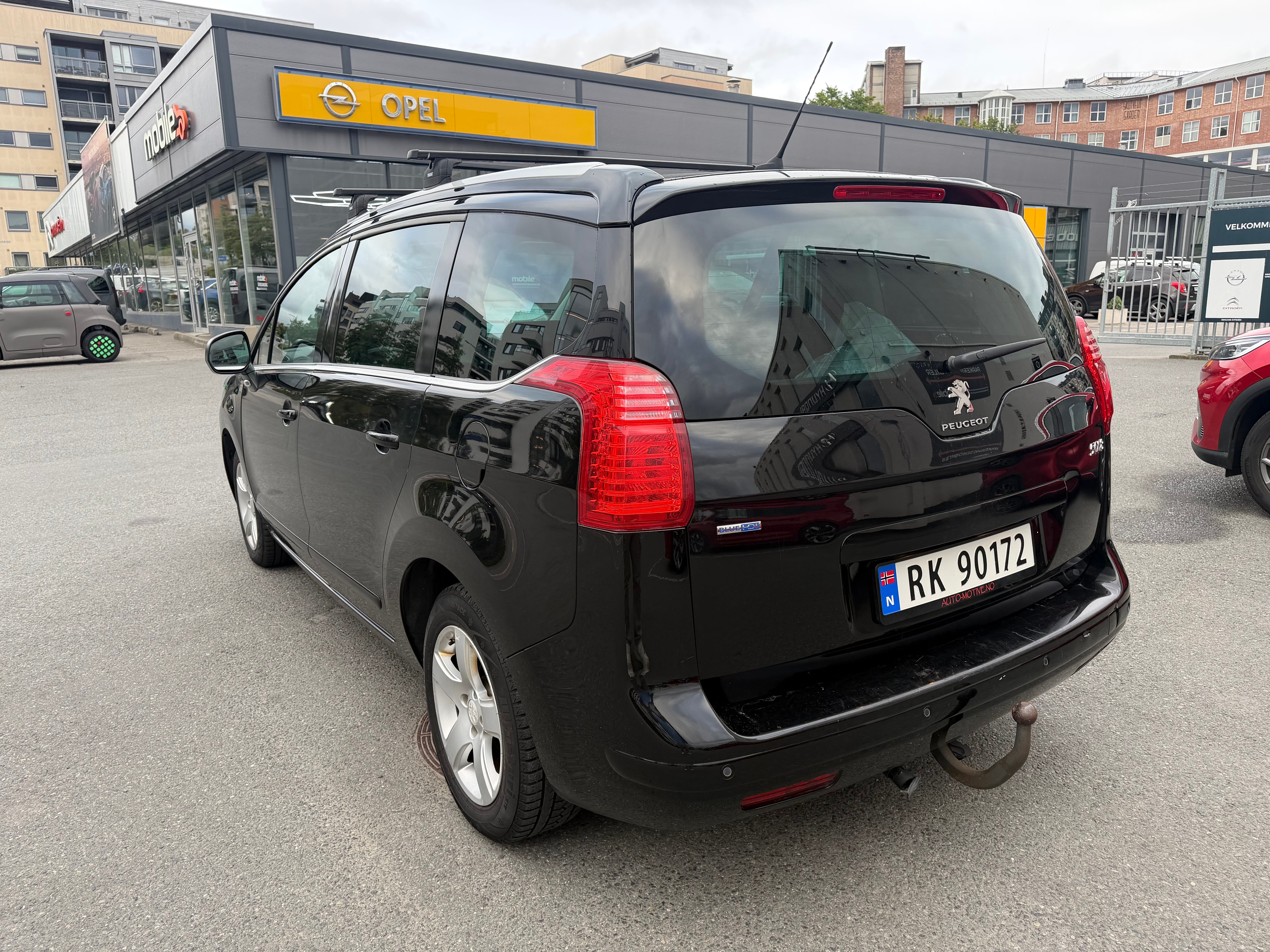 Peugeot 5008 with Backup camera