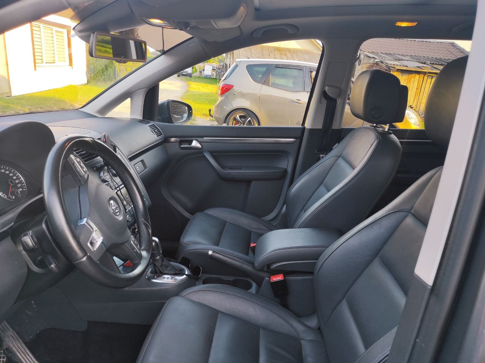 Volkswagen Touran 2.0 med Bluetooth audio