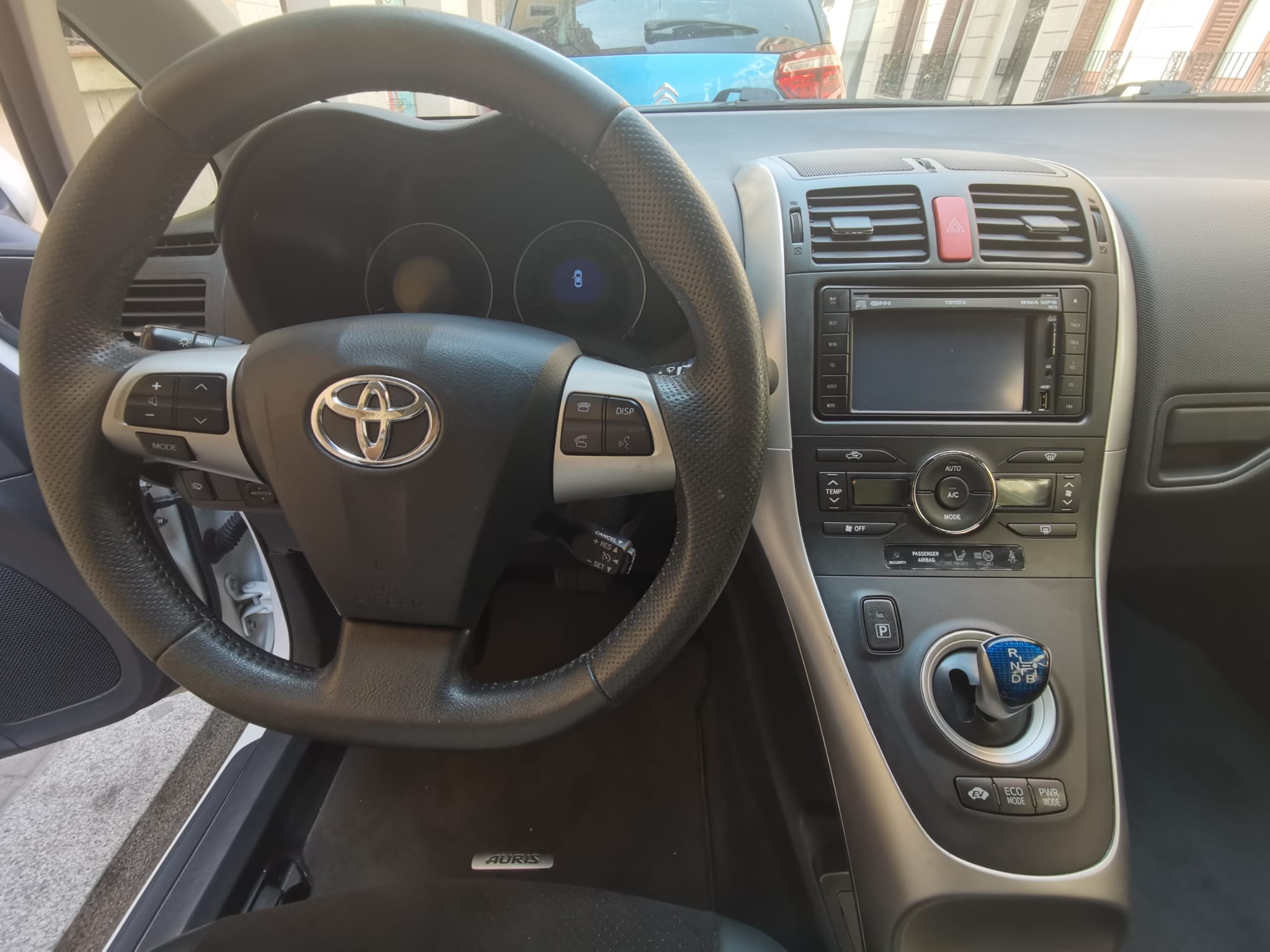 Toyota Auris Gibrid with Cruise control