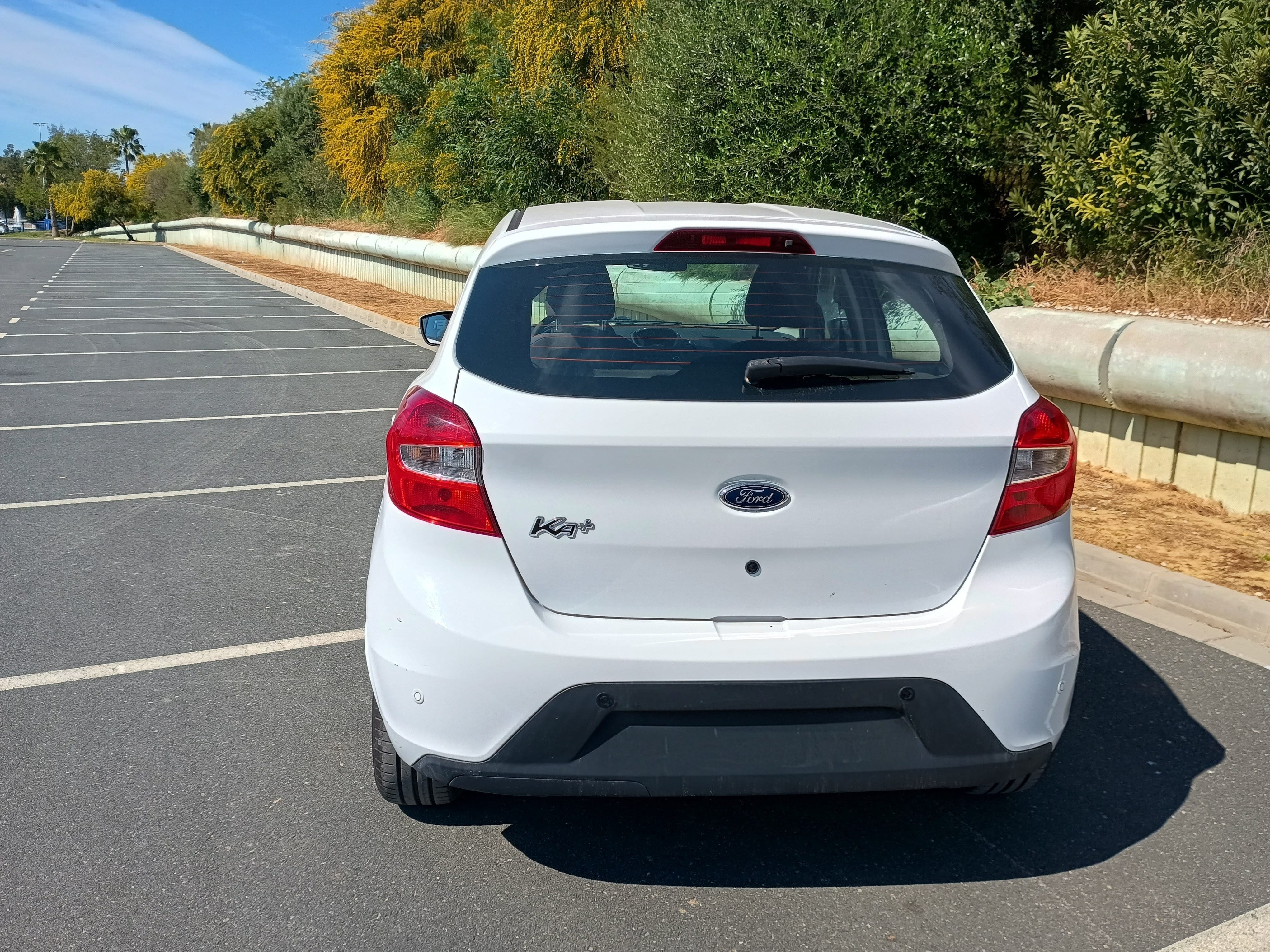 Ford KA+ con Puertos de carga USB