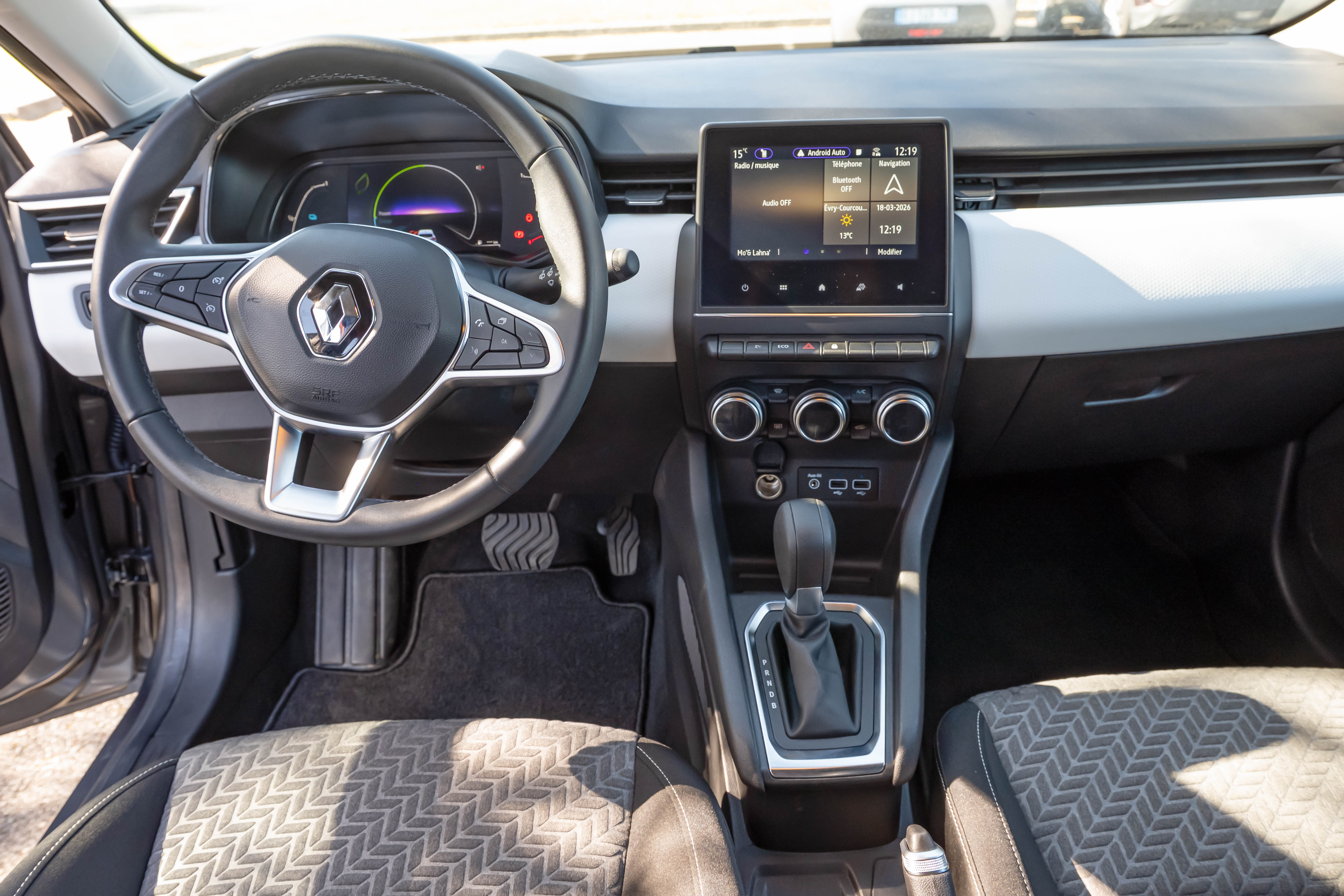 Renault Clio E-tech avec GPS