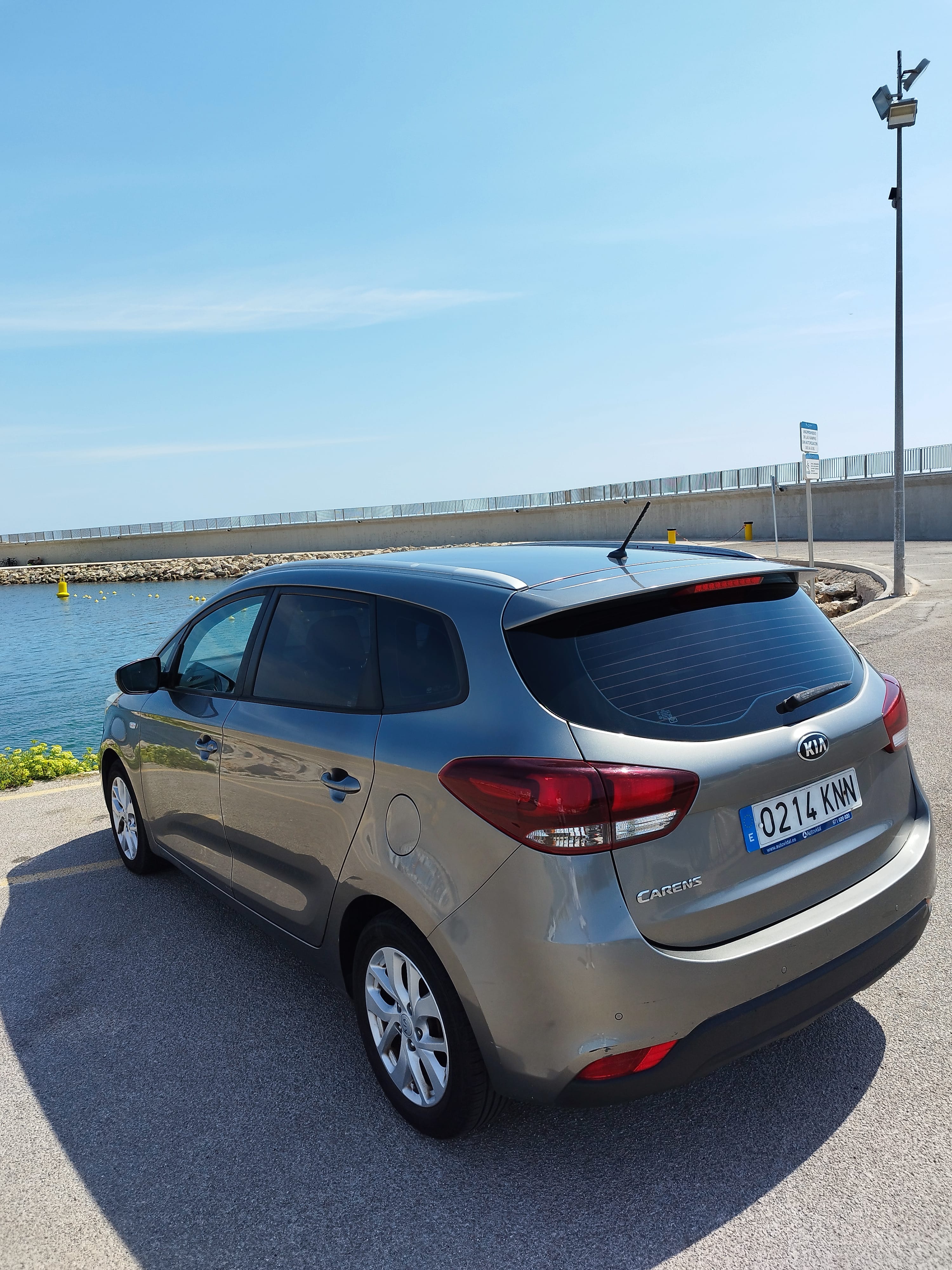 Kia Carens 7 Plazas con Silla infantil