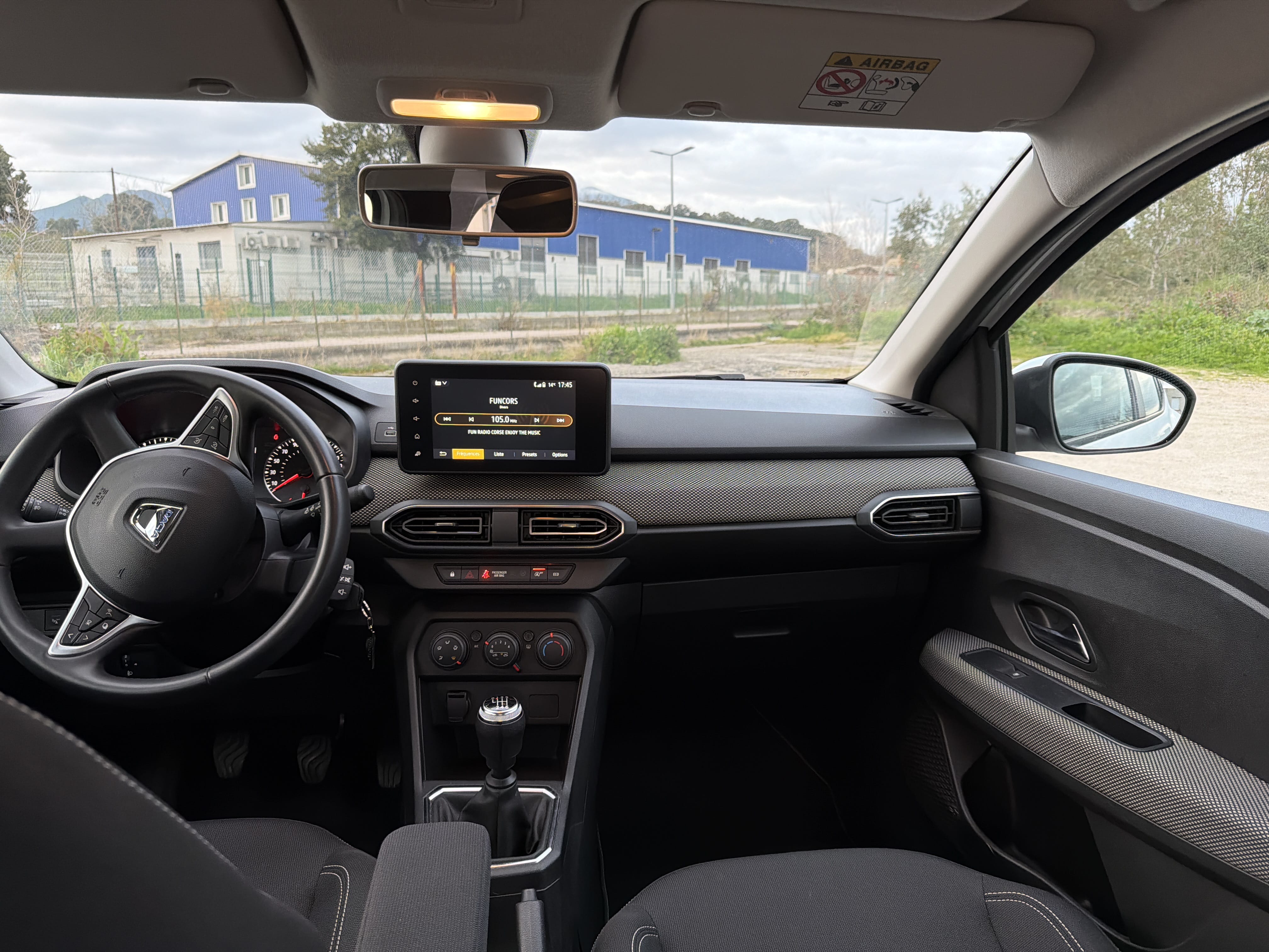 Dacia Sandero avec Siège bébé