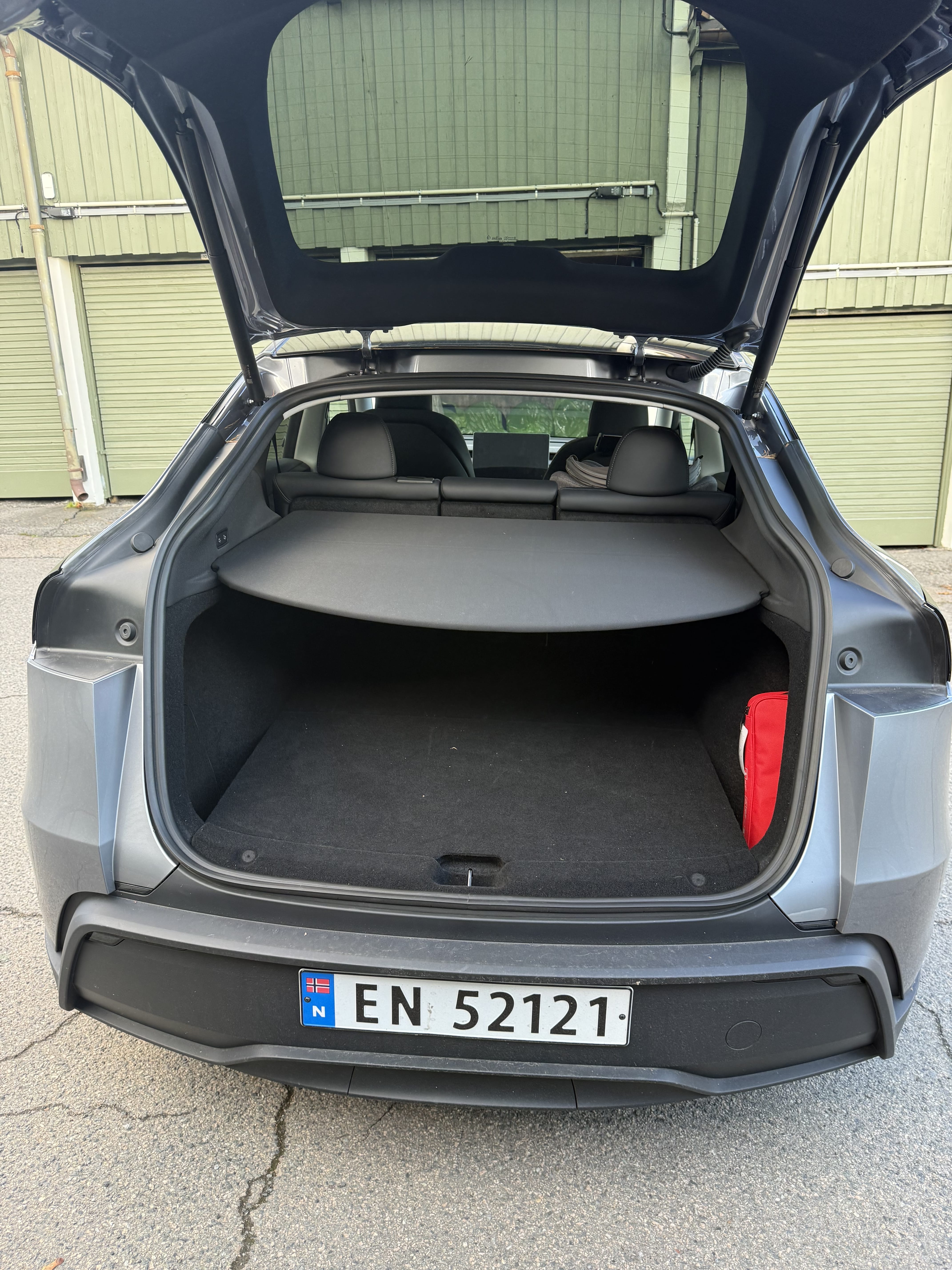 Tesla Model Y Long Range with Bluetooth audio