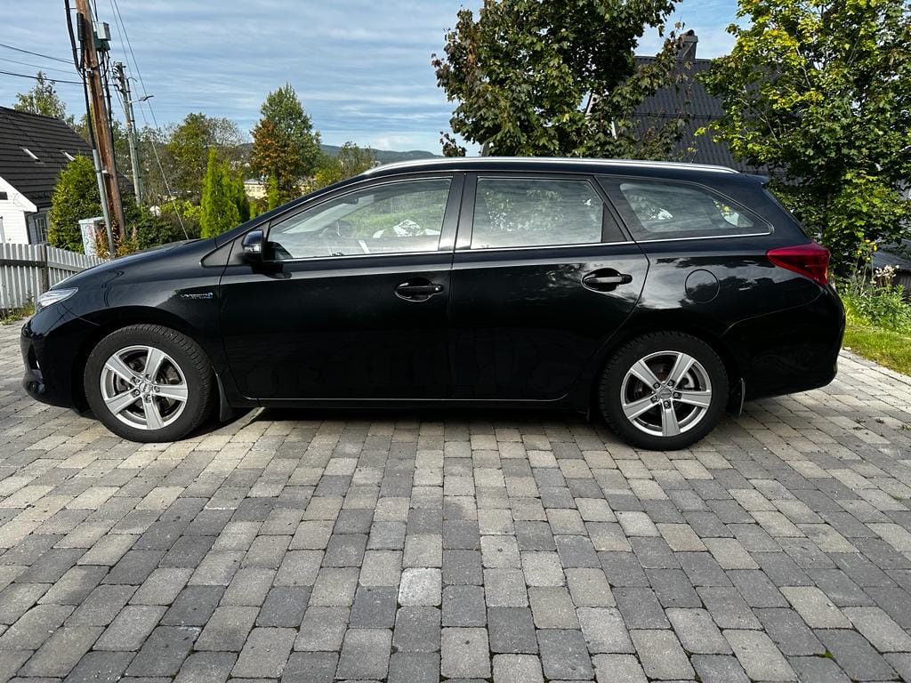 Toyota Auris Touring Sports 1,8 Bensin, Automat, perfekt for korte og lange kjøreturer. mit Klimaanlage