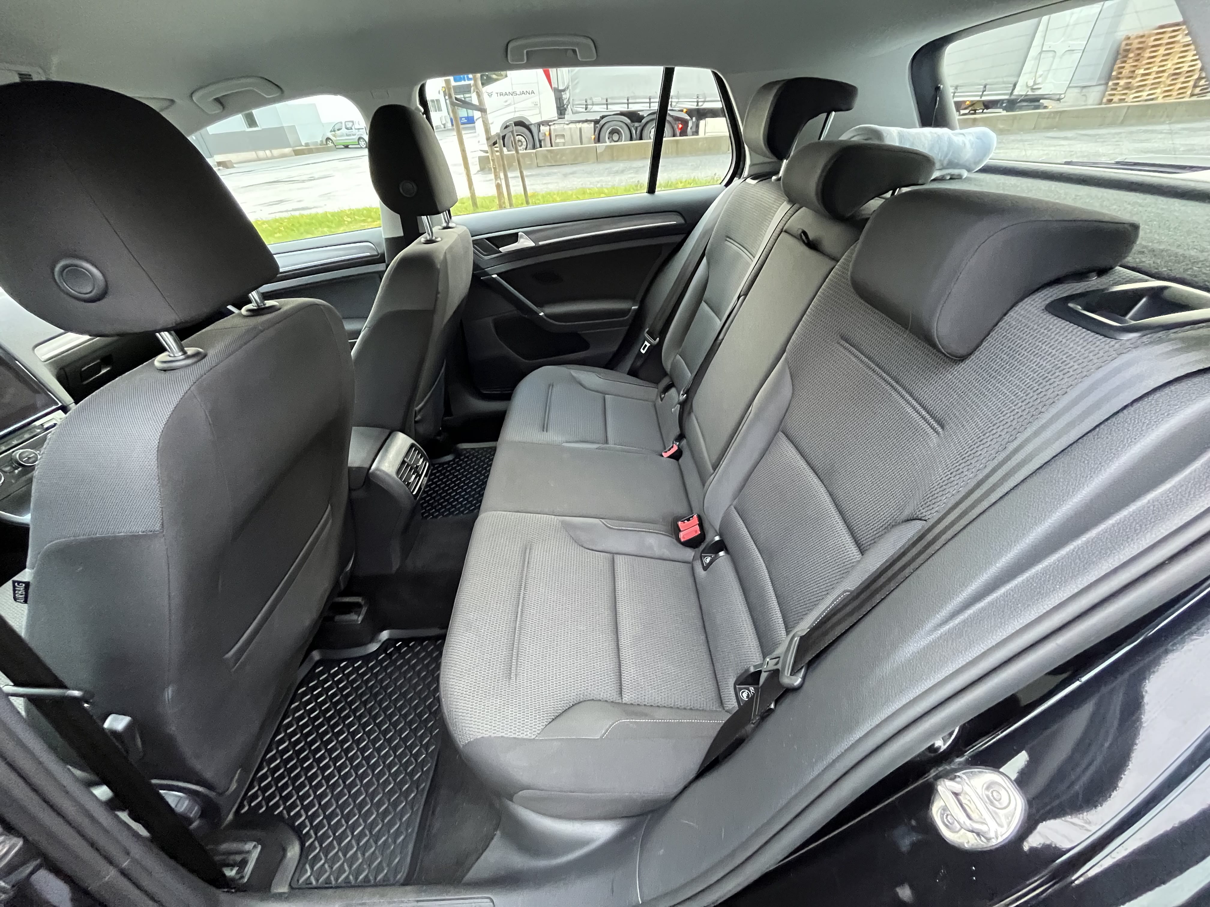 Volkswagen e-Golf med Babysete